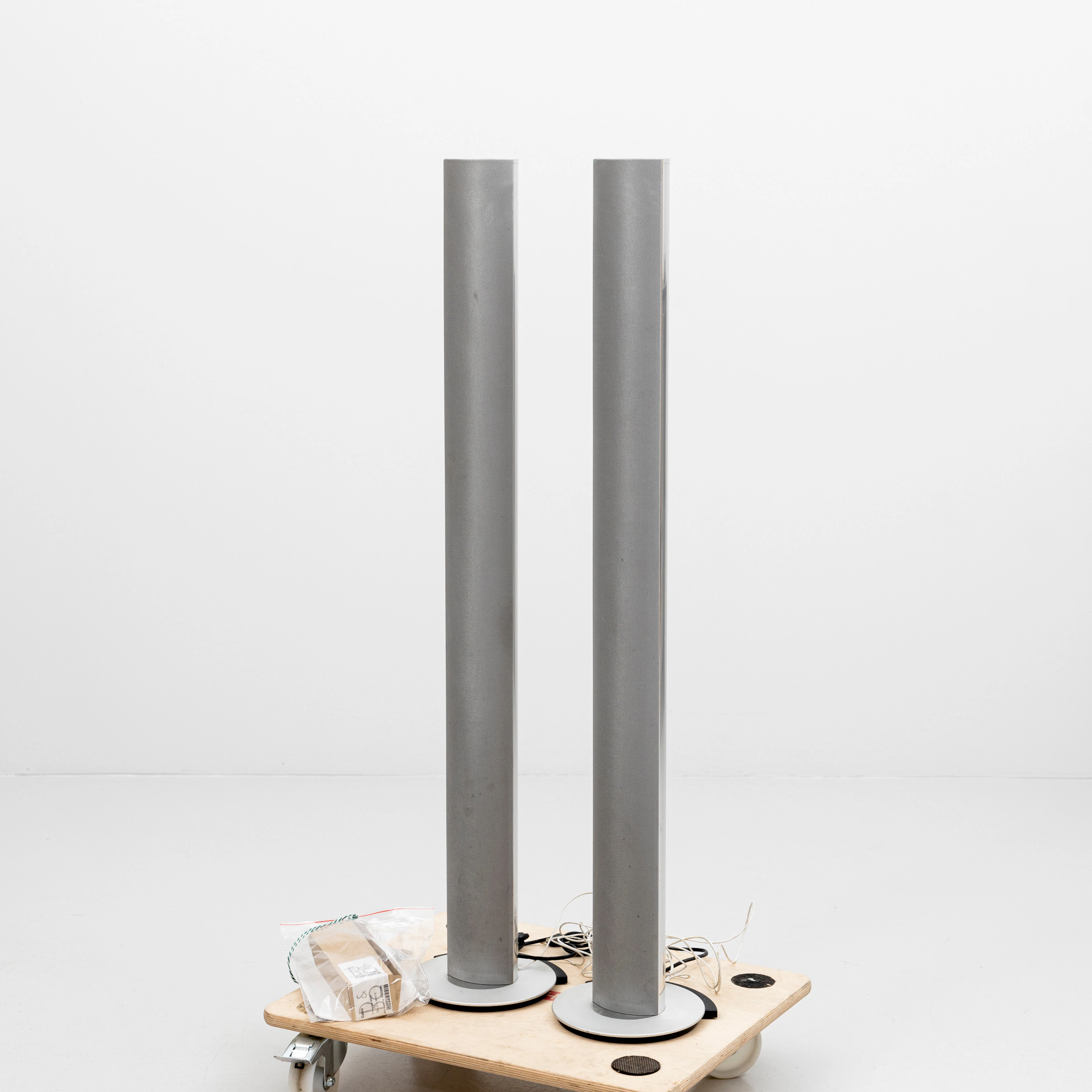 GOLVHÖGTALARE, ett par, "BeoLab 6000", Bang & Olufsen, Danmark, 2000-tal.
