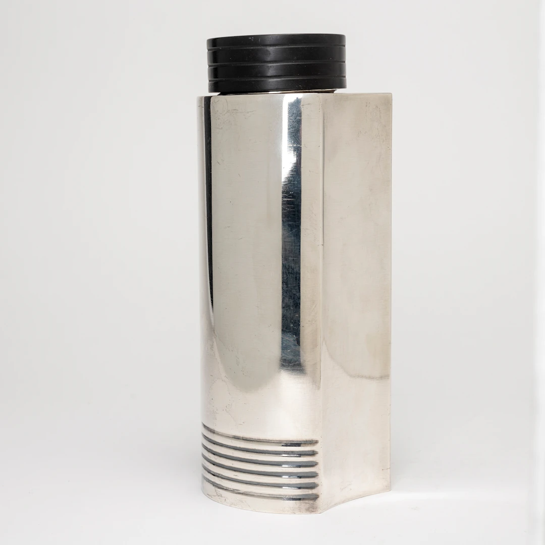 FOLKE ARSTRÖM. Cocktailshaker, nysilver och bakelit, 1930-tal.