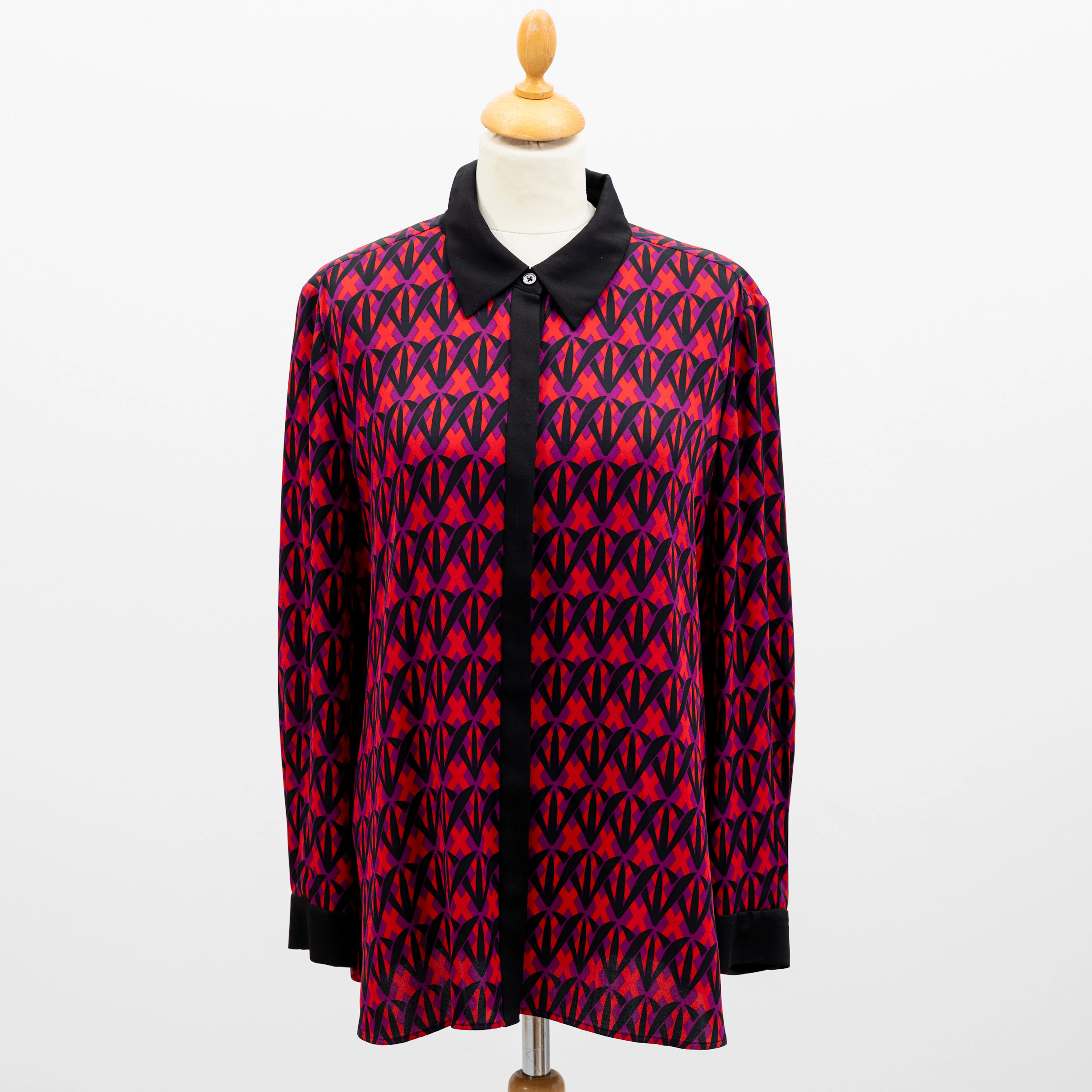 DIANE VON FÜRSTENBERG. BLUS, amerikansk storlek 12, 2000-tal.