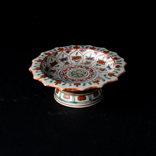 SKÅL på FOT, porslin, Siam, 1800-tal.
