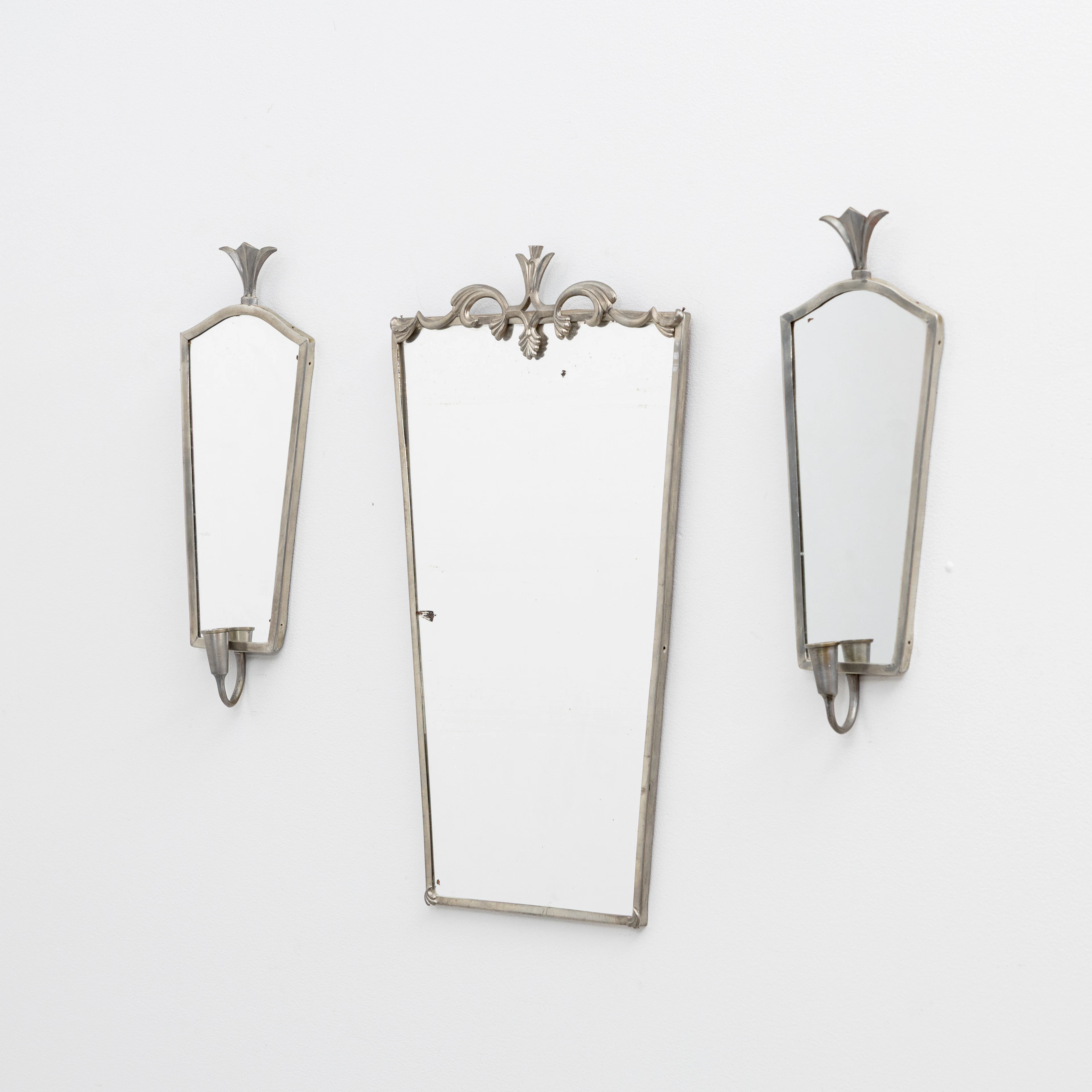 SPEGEL SAMT SPEGELLAMPETTER, ett par, Swedish Grace, tenn, 1930-tal.