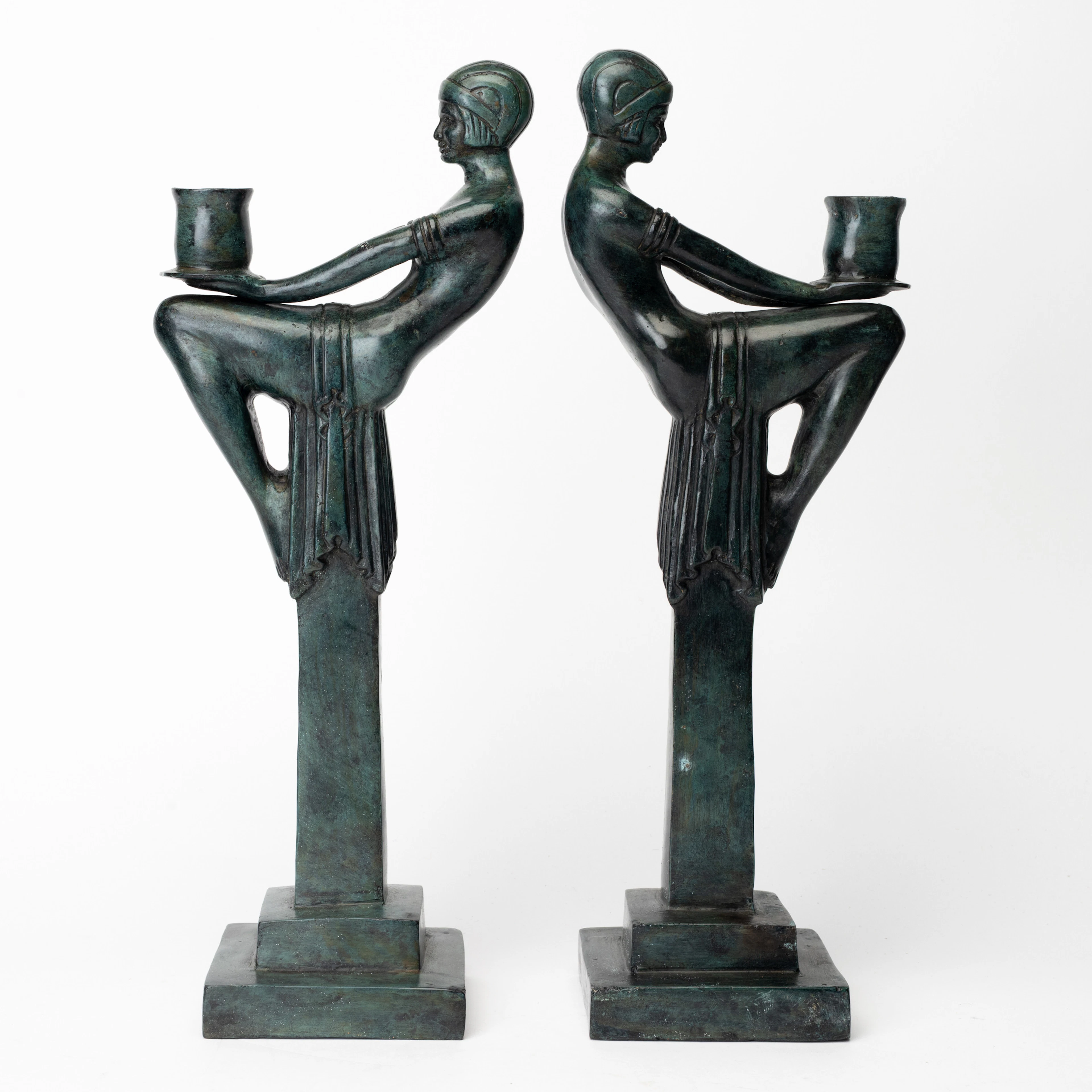 LJUSSTAKAR, ett par grönpatinerad brons, Art Deco-stil, Art People