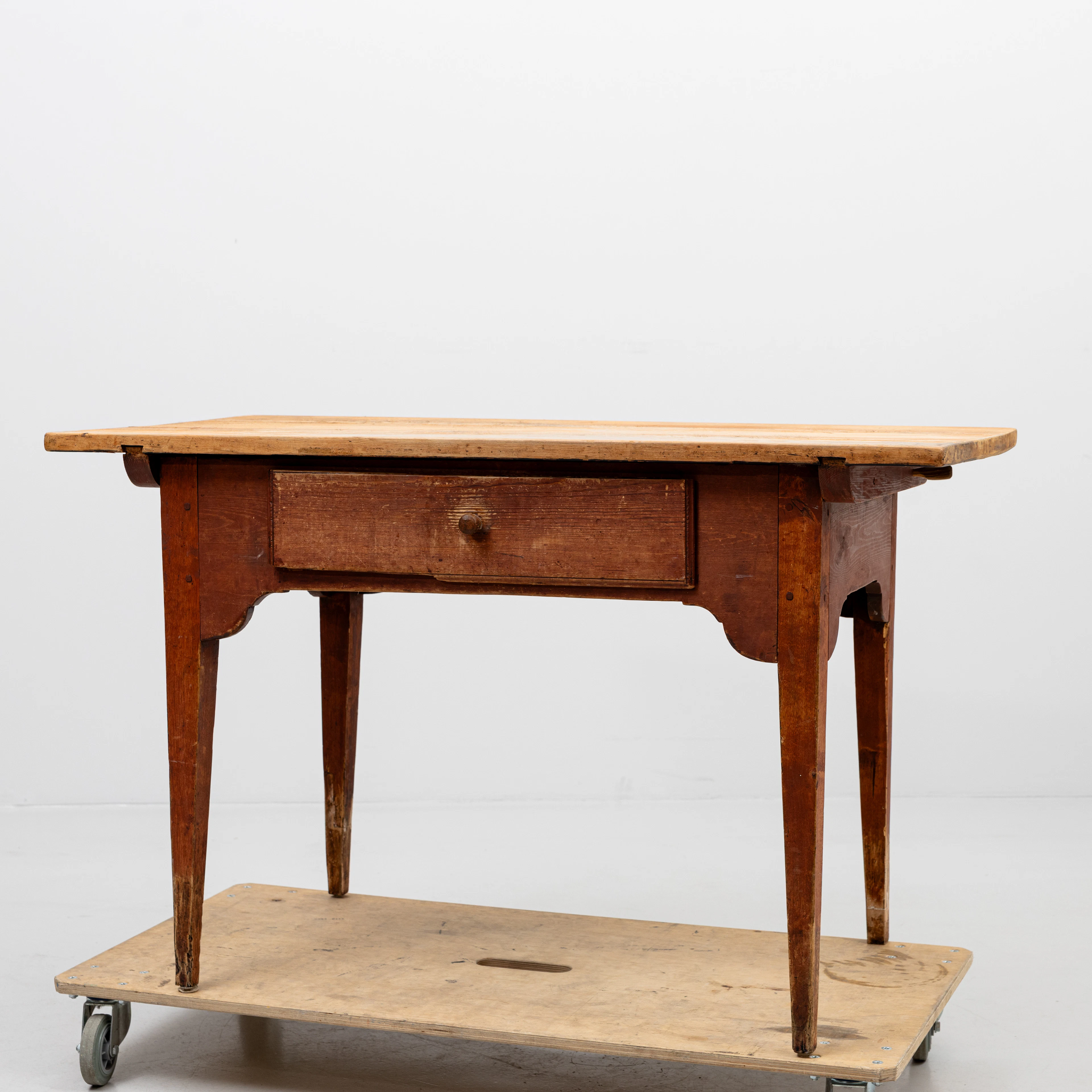 BORD MED LÅDA, furu, allmoge, 1800-tal.