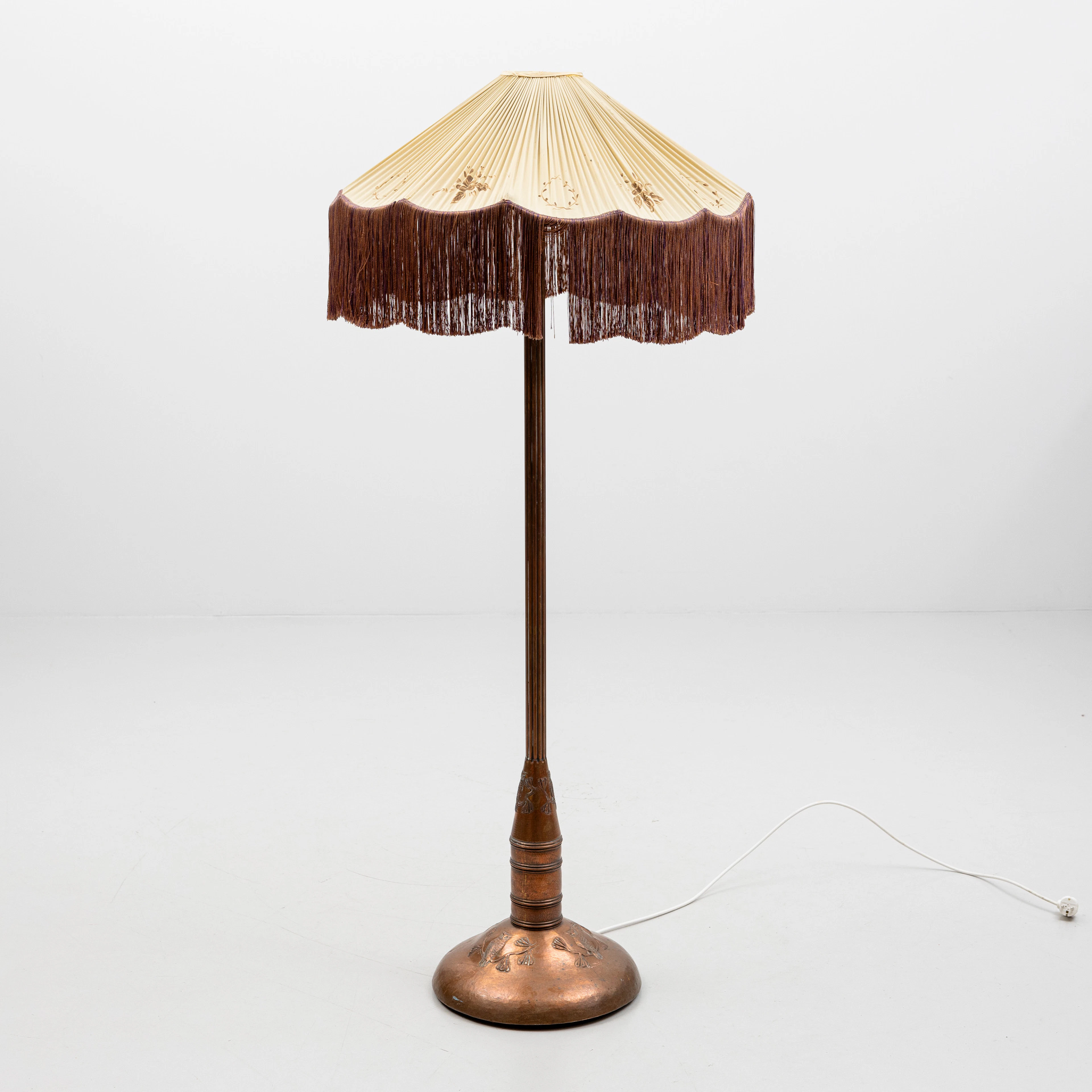 GOLVLAMPA, koppar, jugend, 1900-talets början.