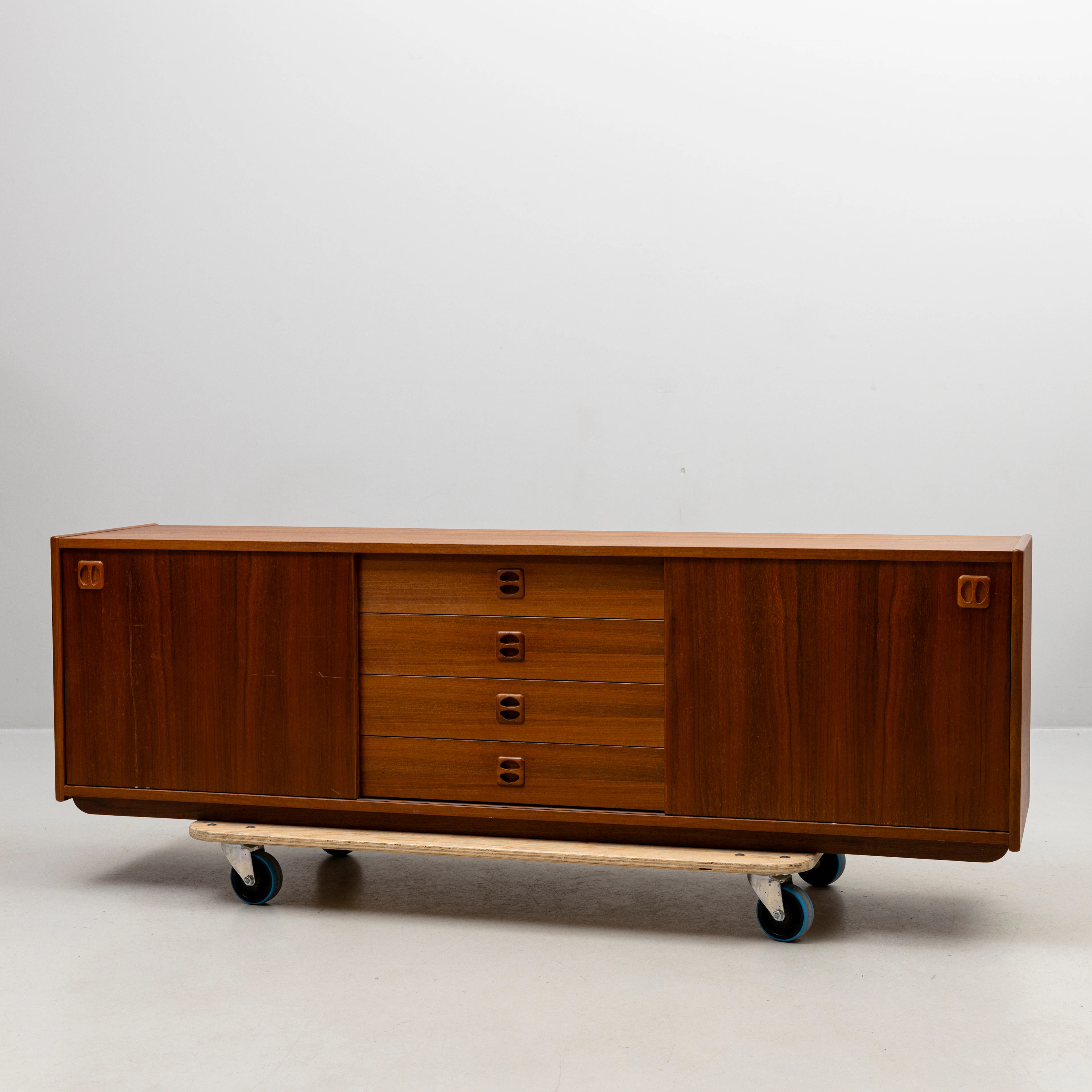 ERIK WØRTS. Sideboard, "Korsör", fanerad med teak, 1960-tal.