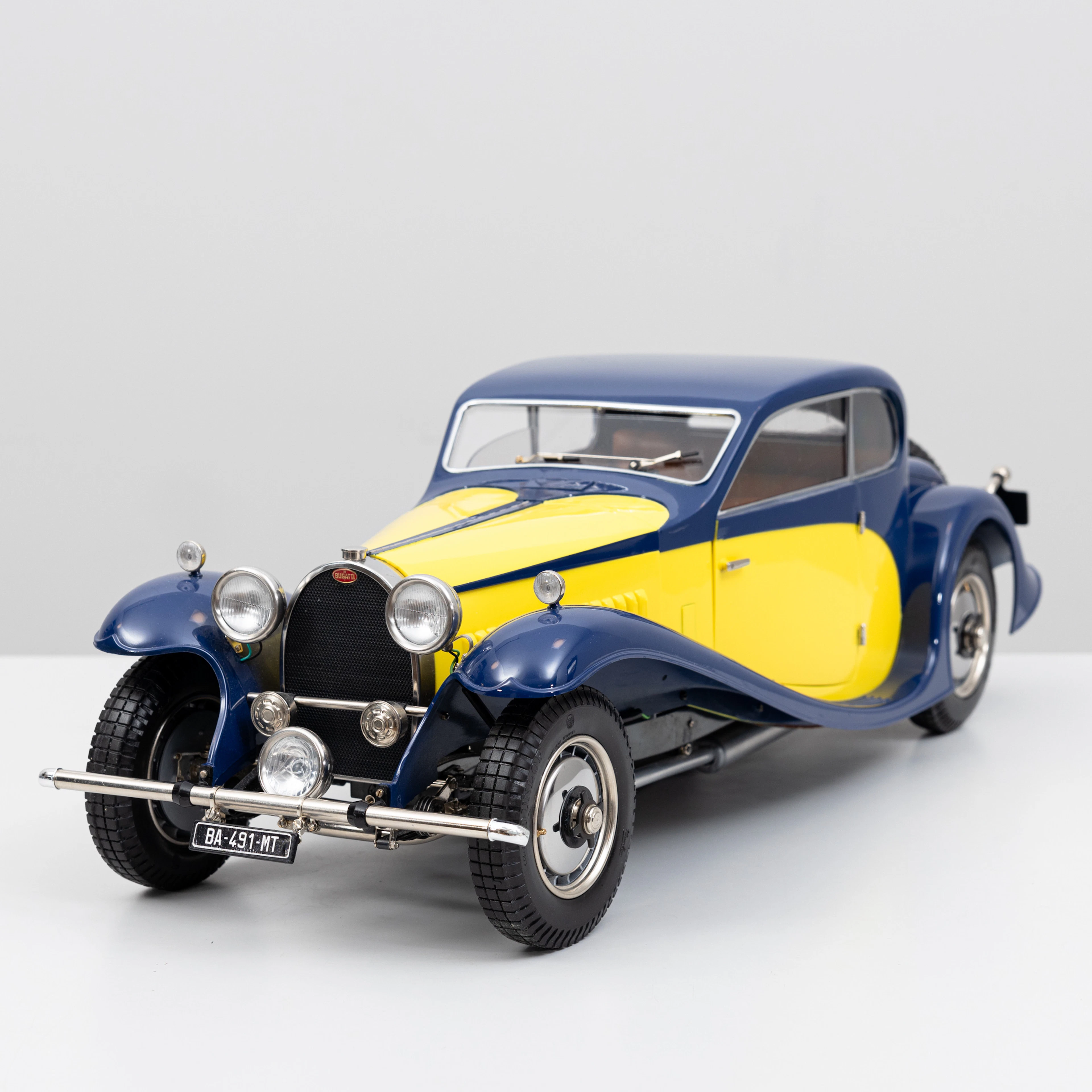 POCHER BUGATTI 50T från skala 1:8. made in Italy.
