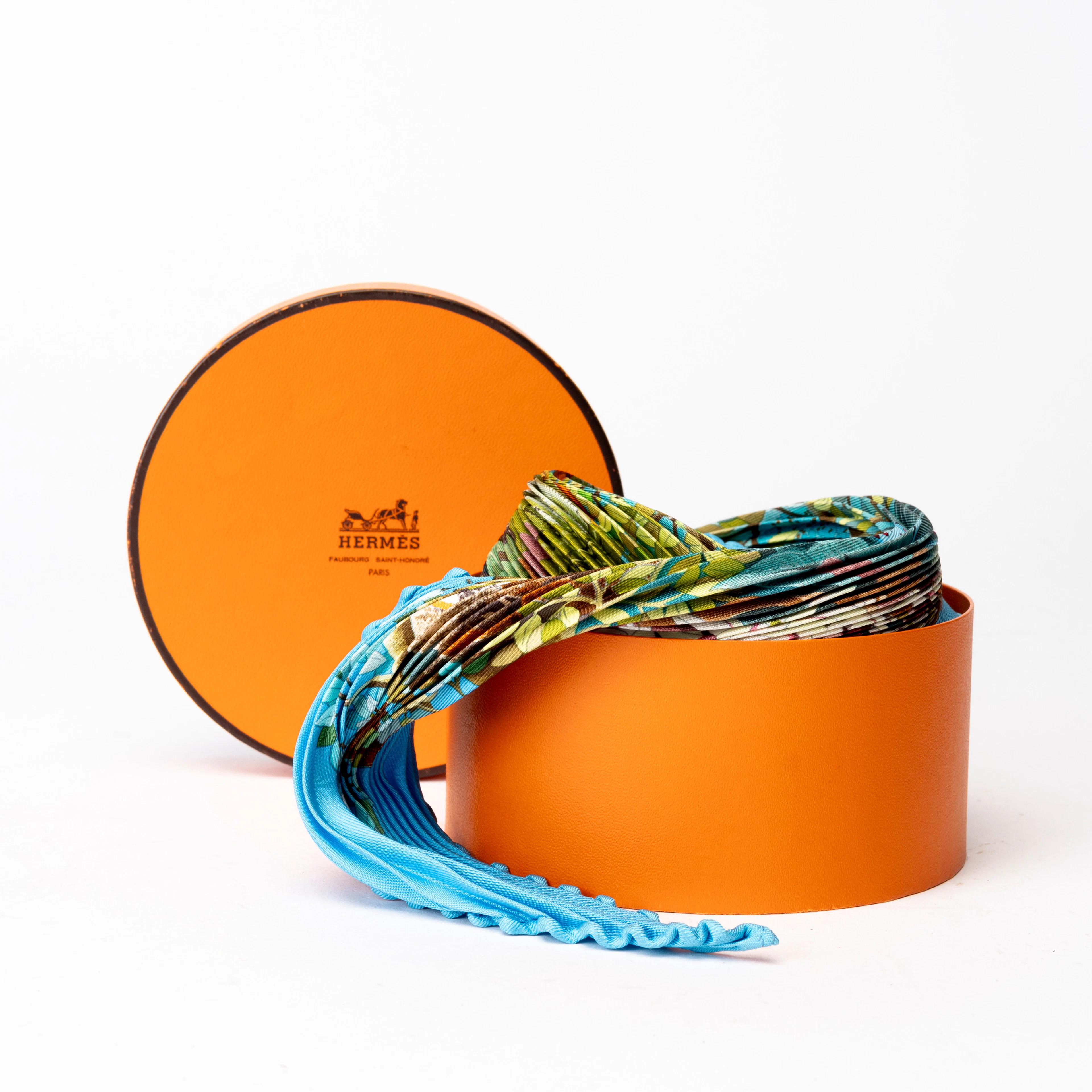 HERMÈS. Scarf / carré plissé, "Au coeur de la Vie", design Aline Honore 2007.