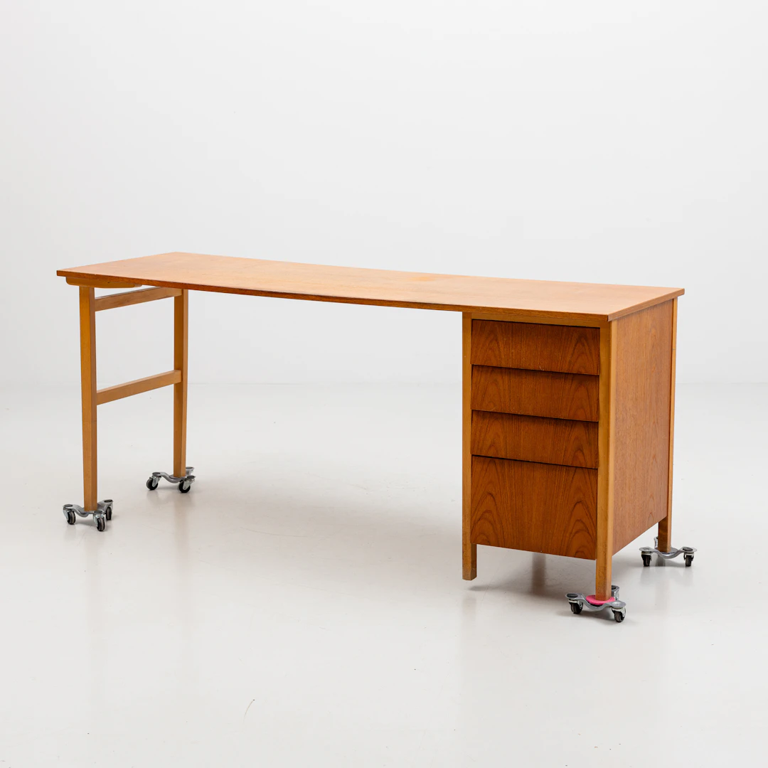 SKRIVBORD, teak, 1960-tal.