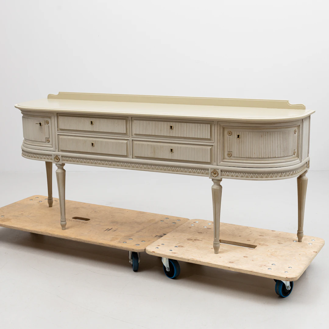 SIDEBOARD, gustaviansk-stil. 1900-talets andra hälft.