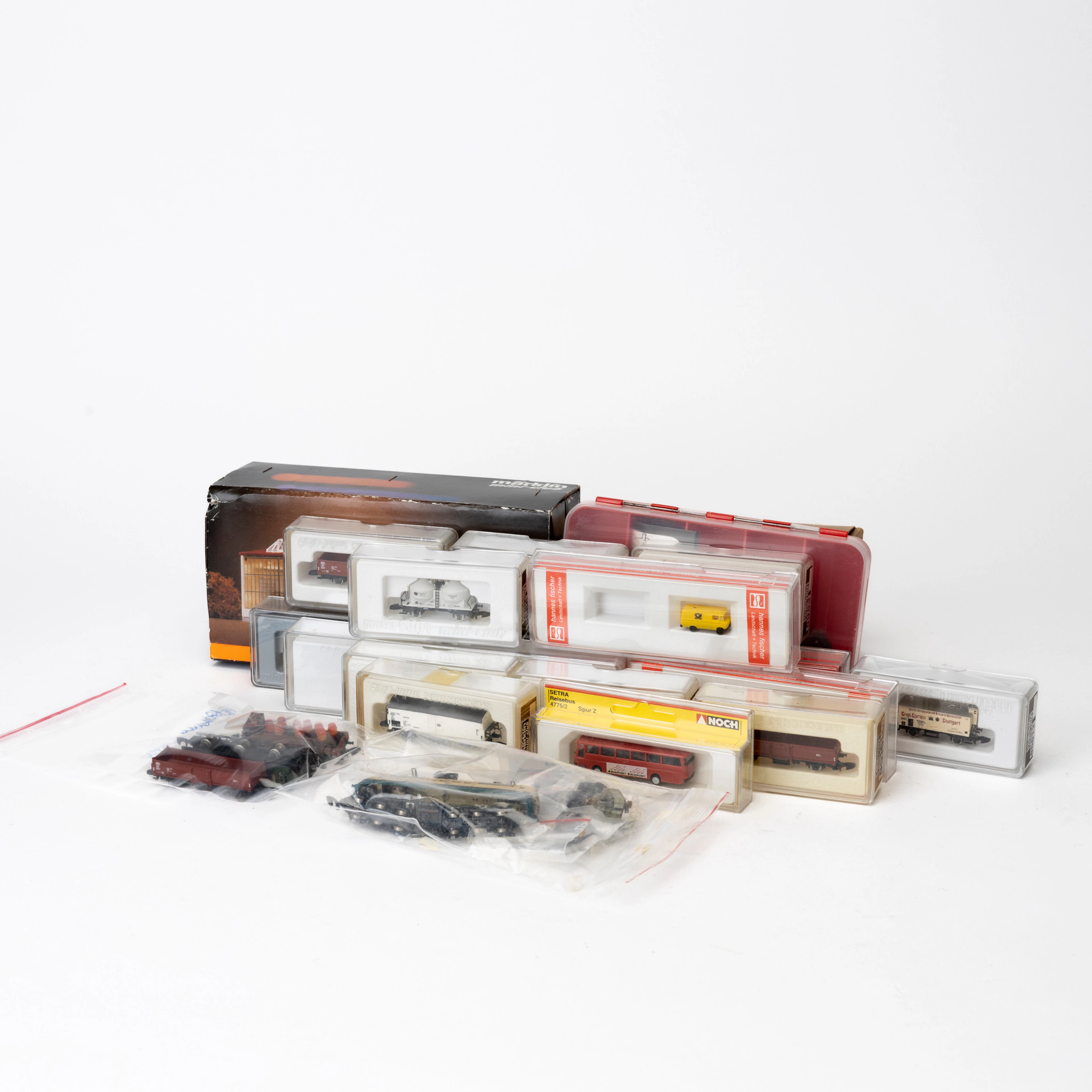 MÄRKLIN Z mini-club, 2 lok 8800 och 8864, 18 vagnar, lokstall och