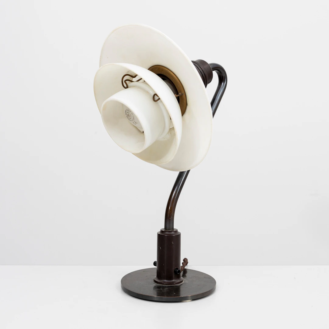 POUL HENNINGSEN. Bordslampa, PH-2, Louis Poulsen, Danmark, 1920/30-tal.