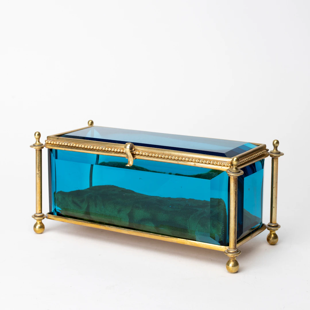 SMYCKESKRIN, glas och mässing, 1900-tal.