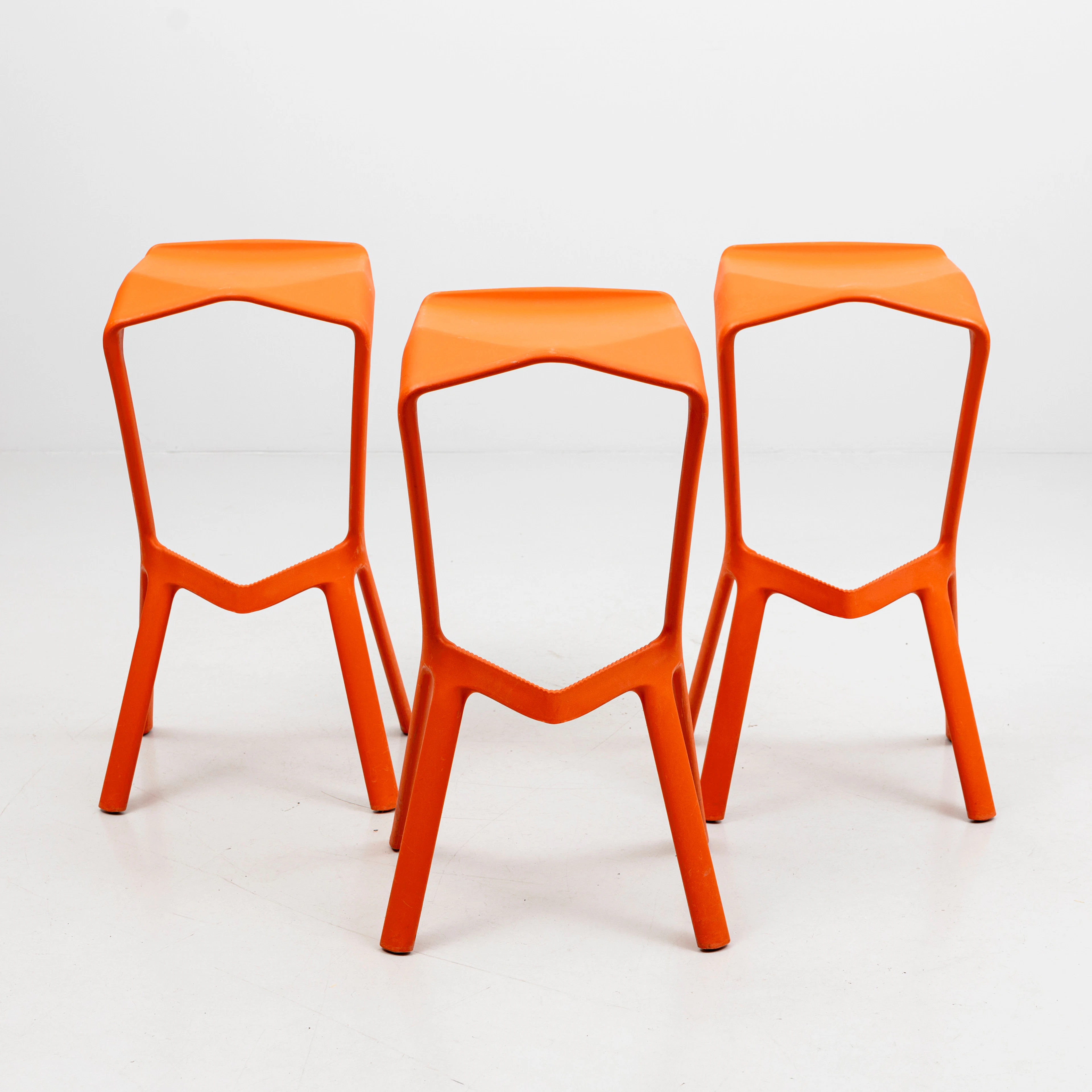 KONSTANTIN GRCIC. Barstolar, 3 st, "Miura", orange polypropelen, PLANK