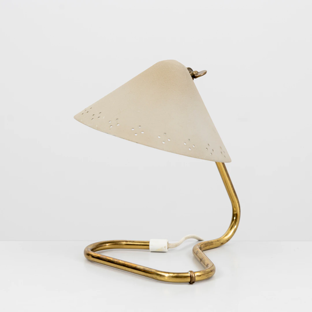 ERIK WÄRNÅ. Bordslampa, mässing, modell G 14, Gnosjö Konstsmide, 1950-tal.