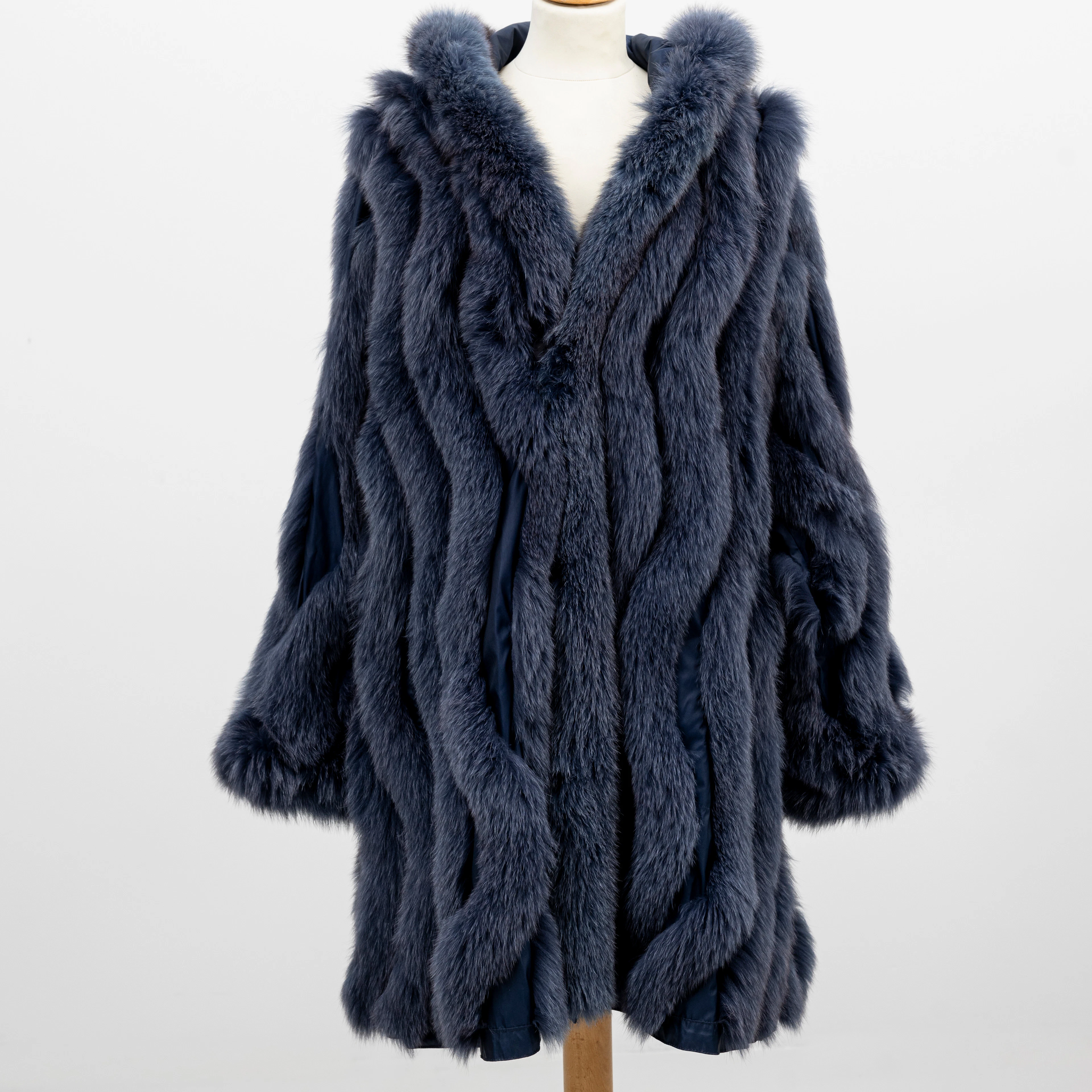 Pälsjacka med luva, blåräv, vändbar, GEMMI Furs, Finland, storlek M.