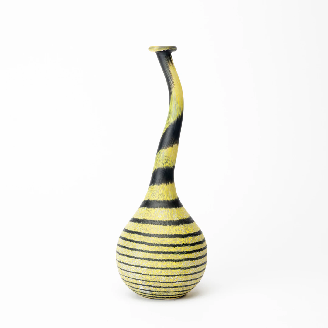 ULRICA HYDMAN-VALLIEN. Vas, glas, nr 49877, signerad, Artist Collection
