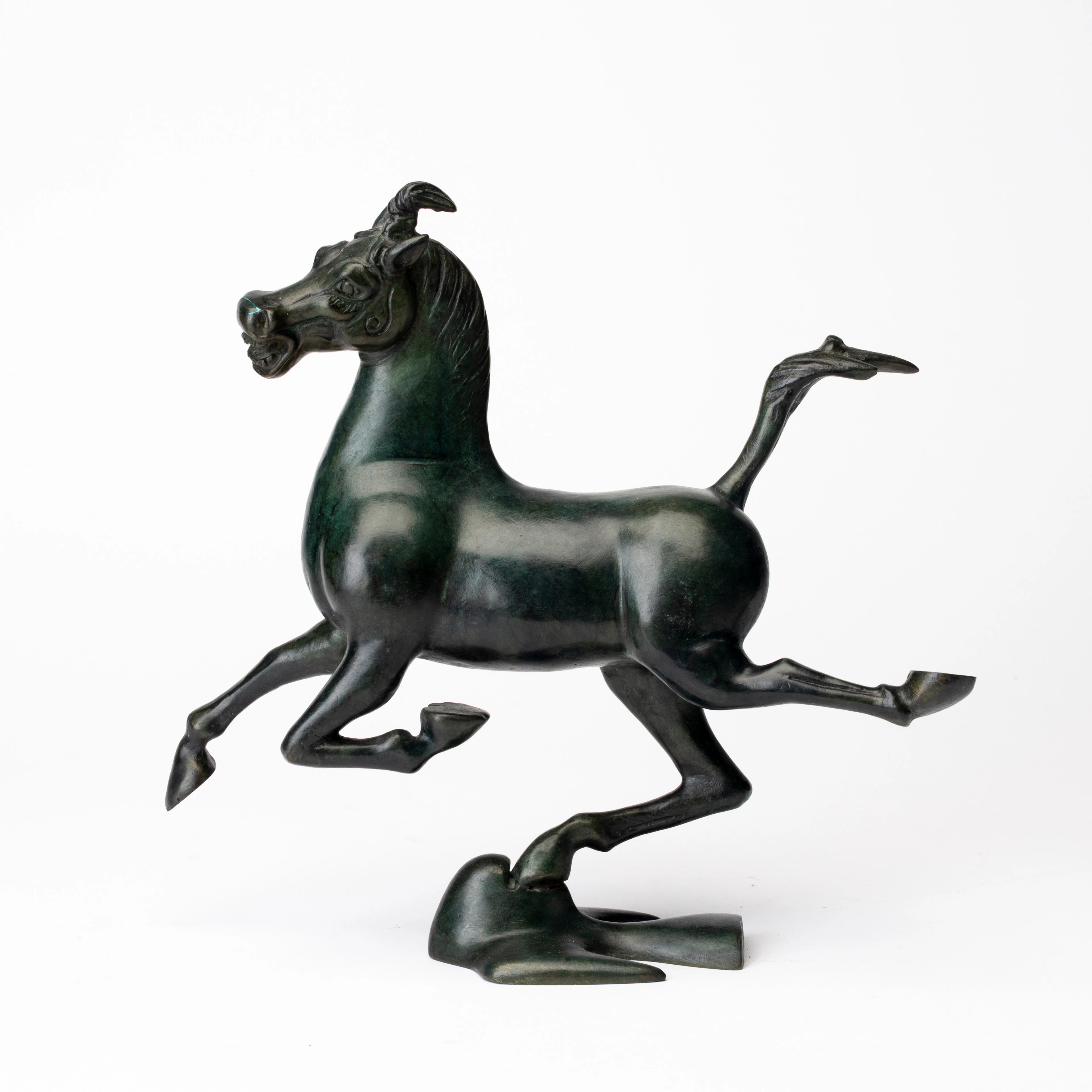 SKULPTUR, patinerad brons, kopia efter "Den flygande hästen från Gansu", Kina.