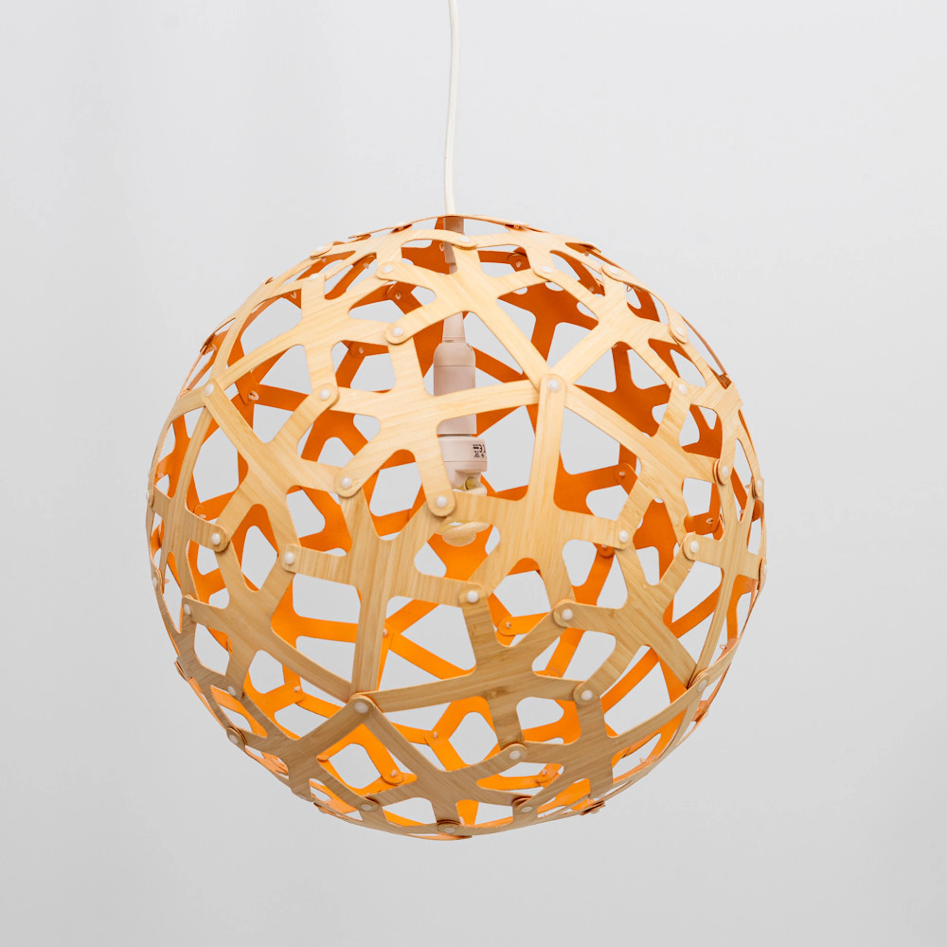 DAVID TRUBRIDGE, Taklampa "Coral", bambu med orange insida.