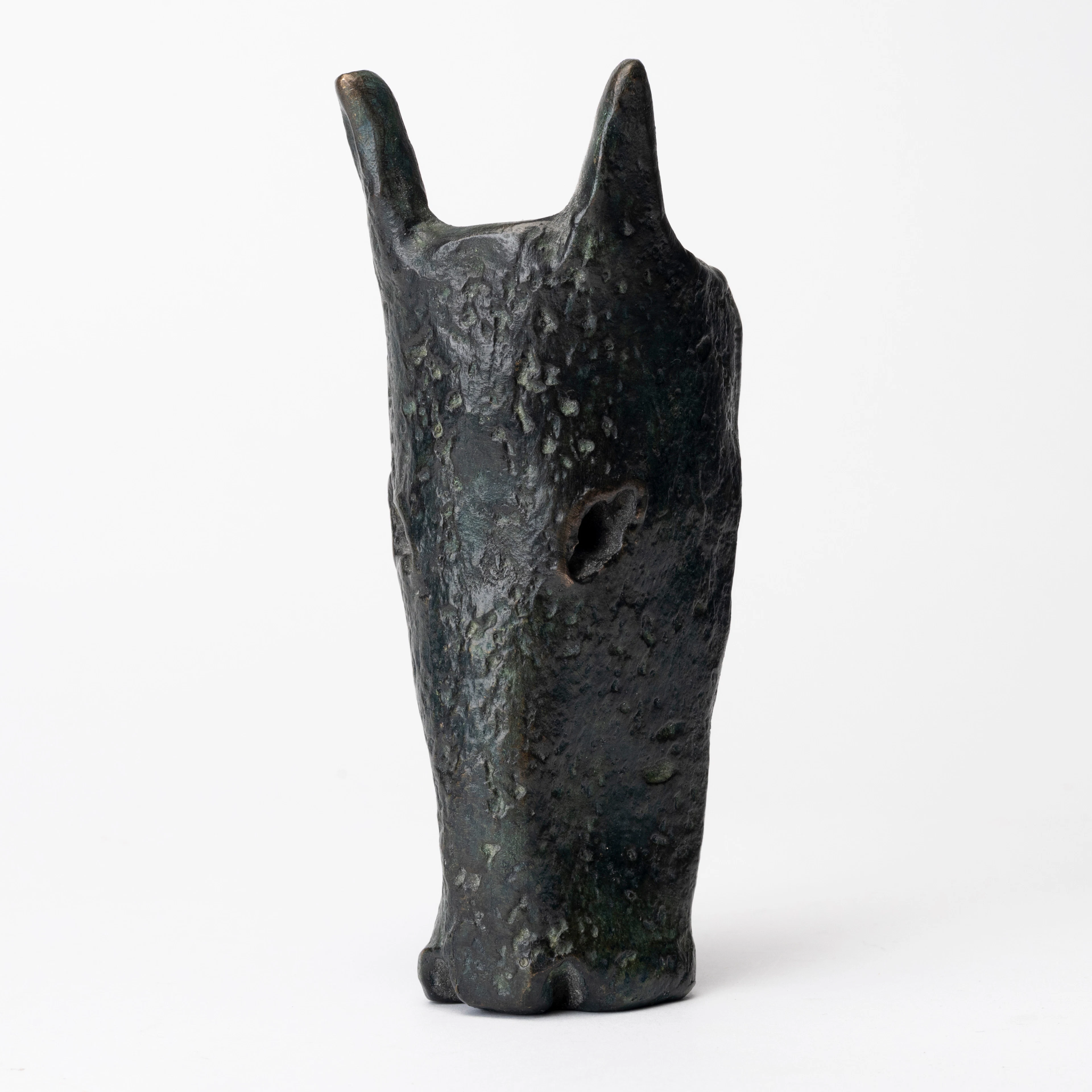 HENRIK ALLERT. Skulptur, hästhuvud, patinerad brons, signerad.