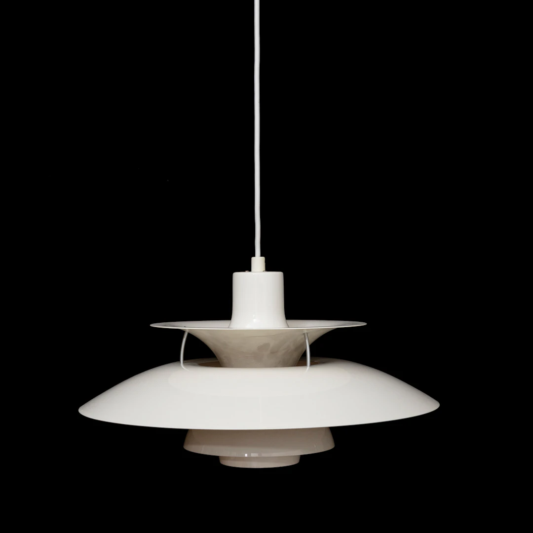 POUL HENNINGSEN. Taklampa, "PH 5", för Louis Poulsen, Danmark.