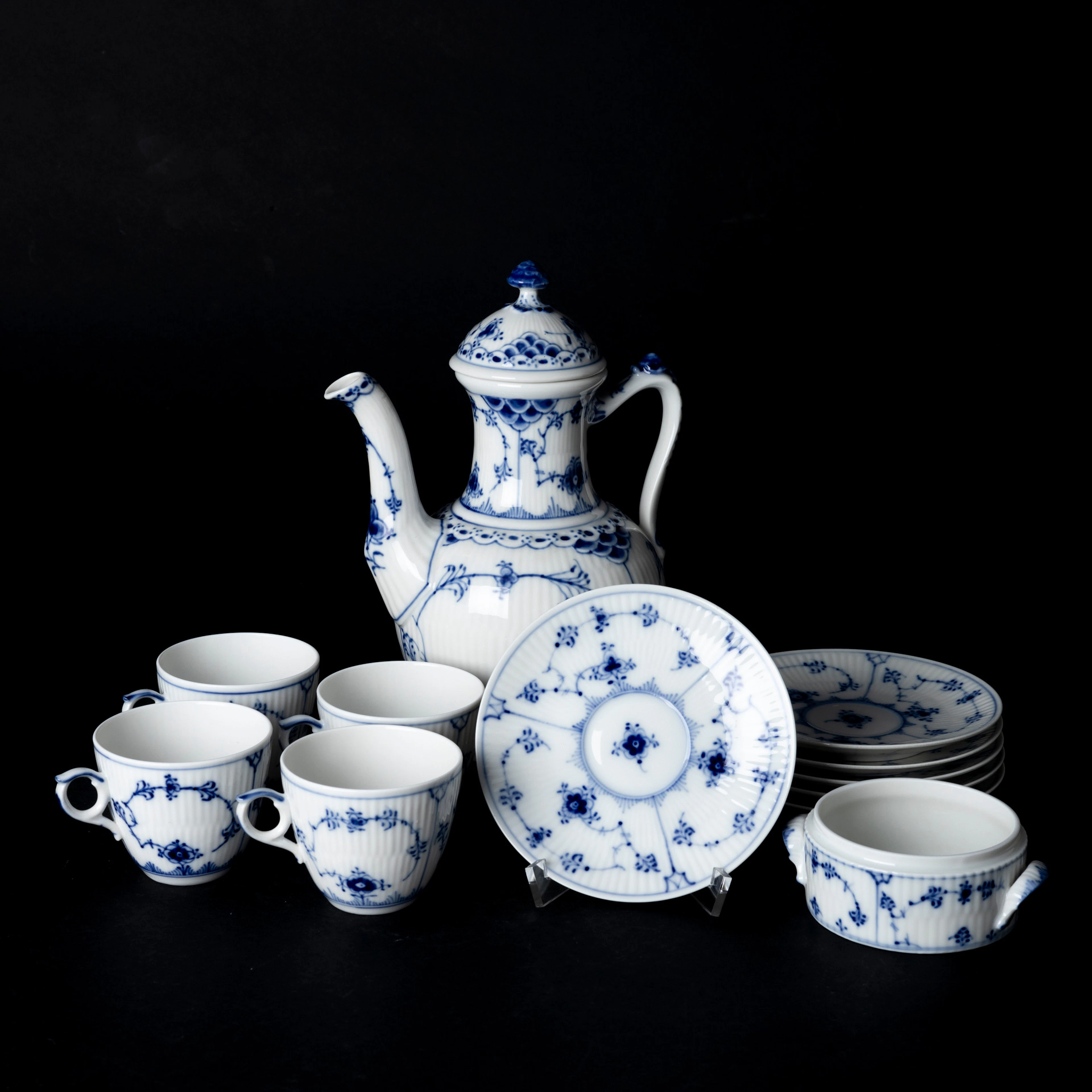KAFFESERSVISDELAR, 8 delar, porslin, Musselmalet, Royal Copenhagen.