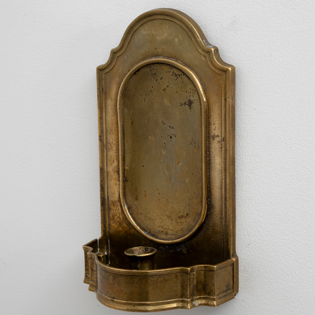 LJUSLYKTA för vägg, mässing, 1900-talets första hälft.