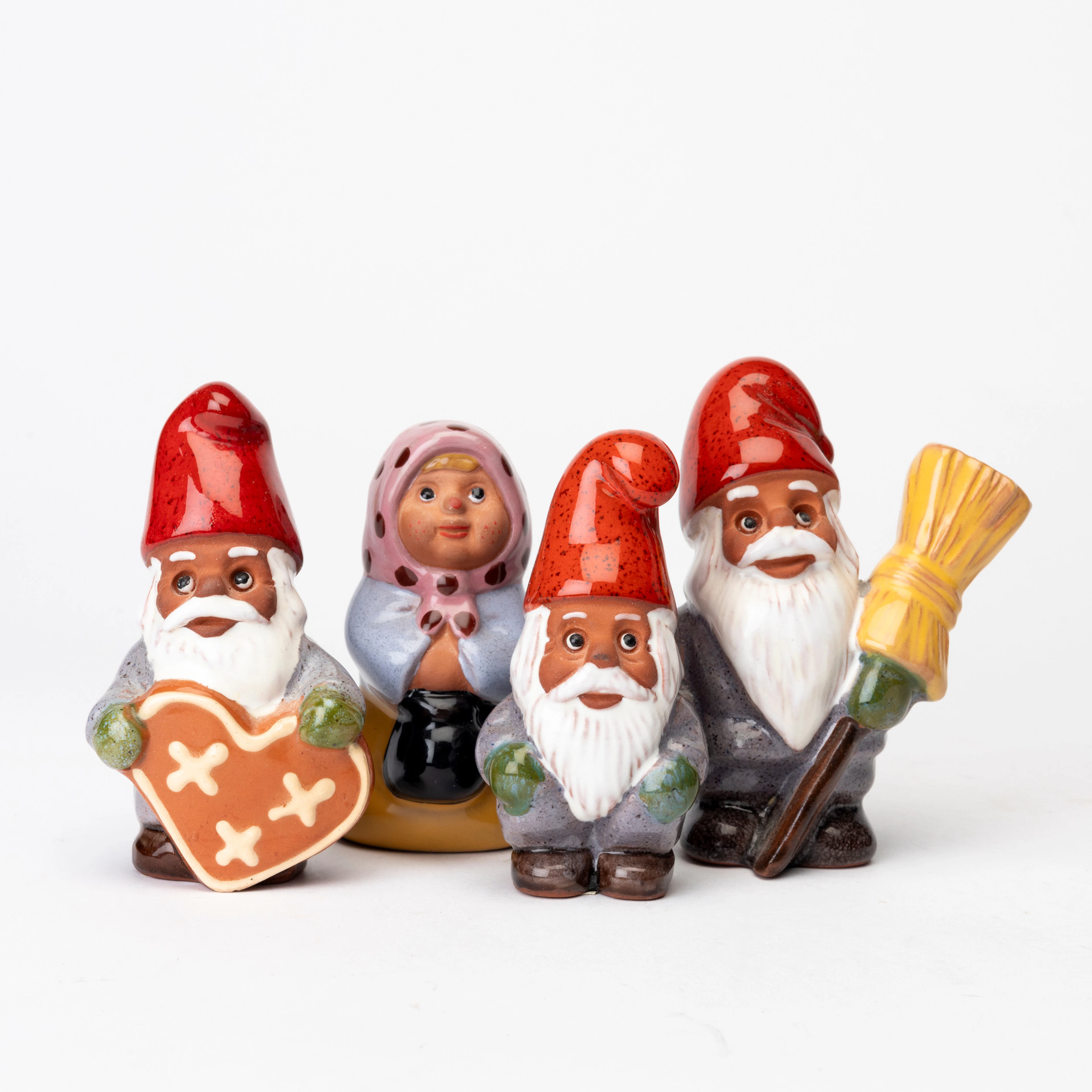 ROLF BERG. Figuriner, 4 st, glaserad keramik, Tomtar, 3 st samt Flicka