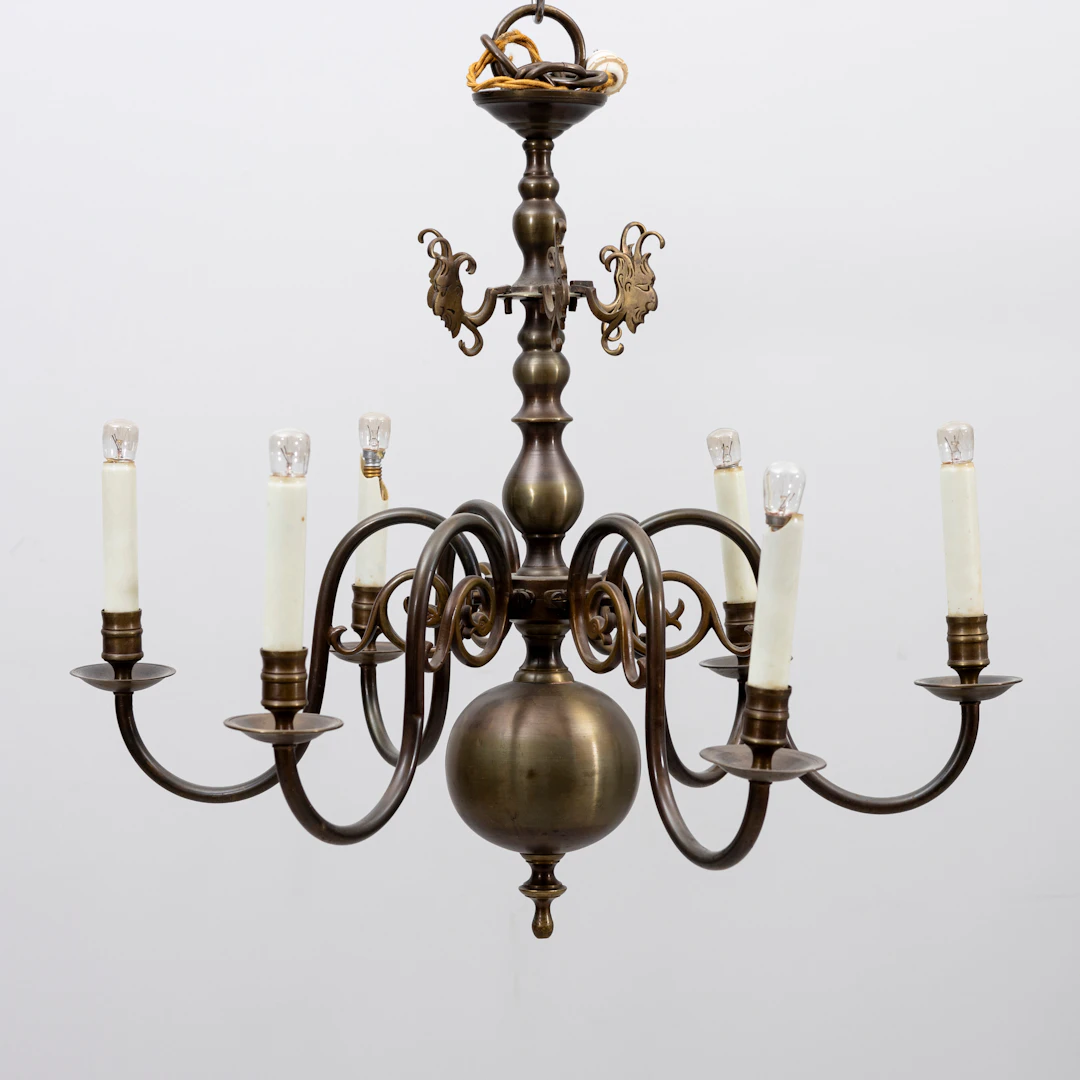 MALMKRONA, 1900-tal, höjd ca 66 cm.