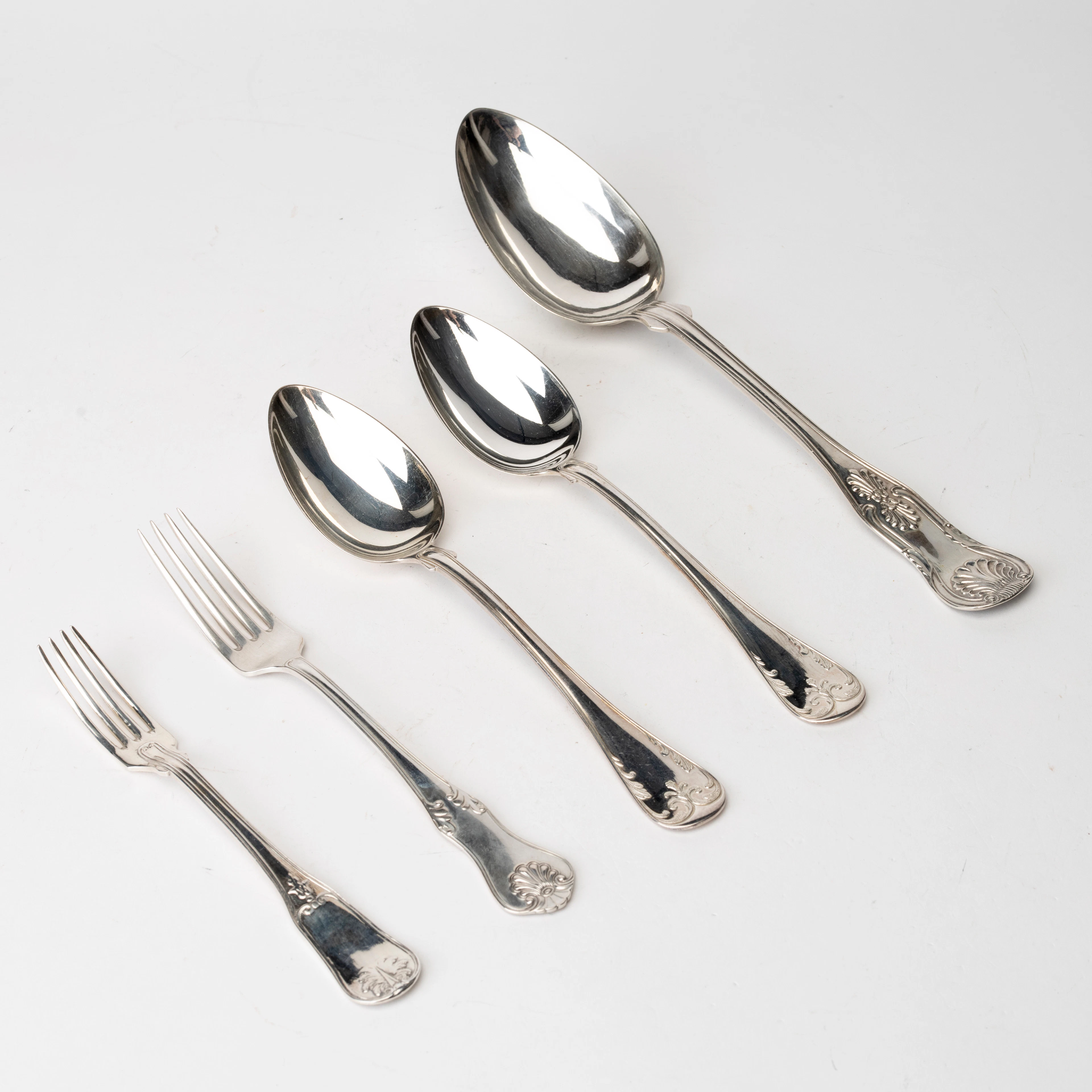 MATSILVER, 5 delar, modell "Engelsk Snäck" och "Gammal Fransk", Sverige
