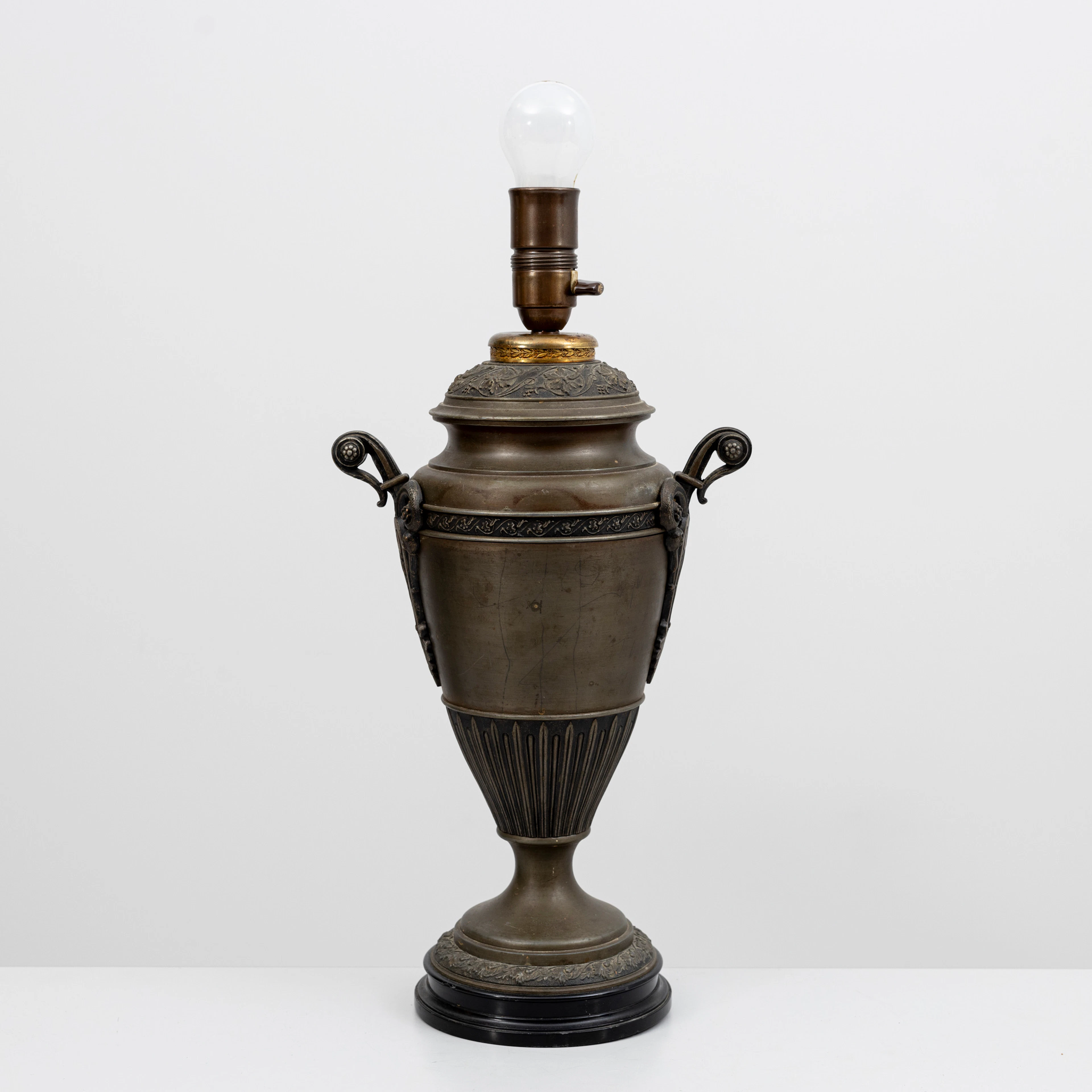 BORDSLAMPA, omgjord fotogenlampa, empirestil, zink, 1800/1900-tal.