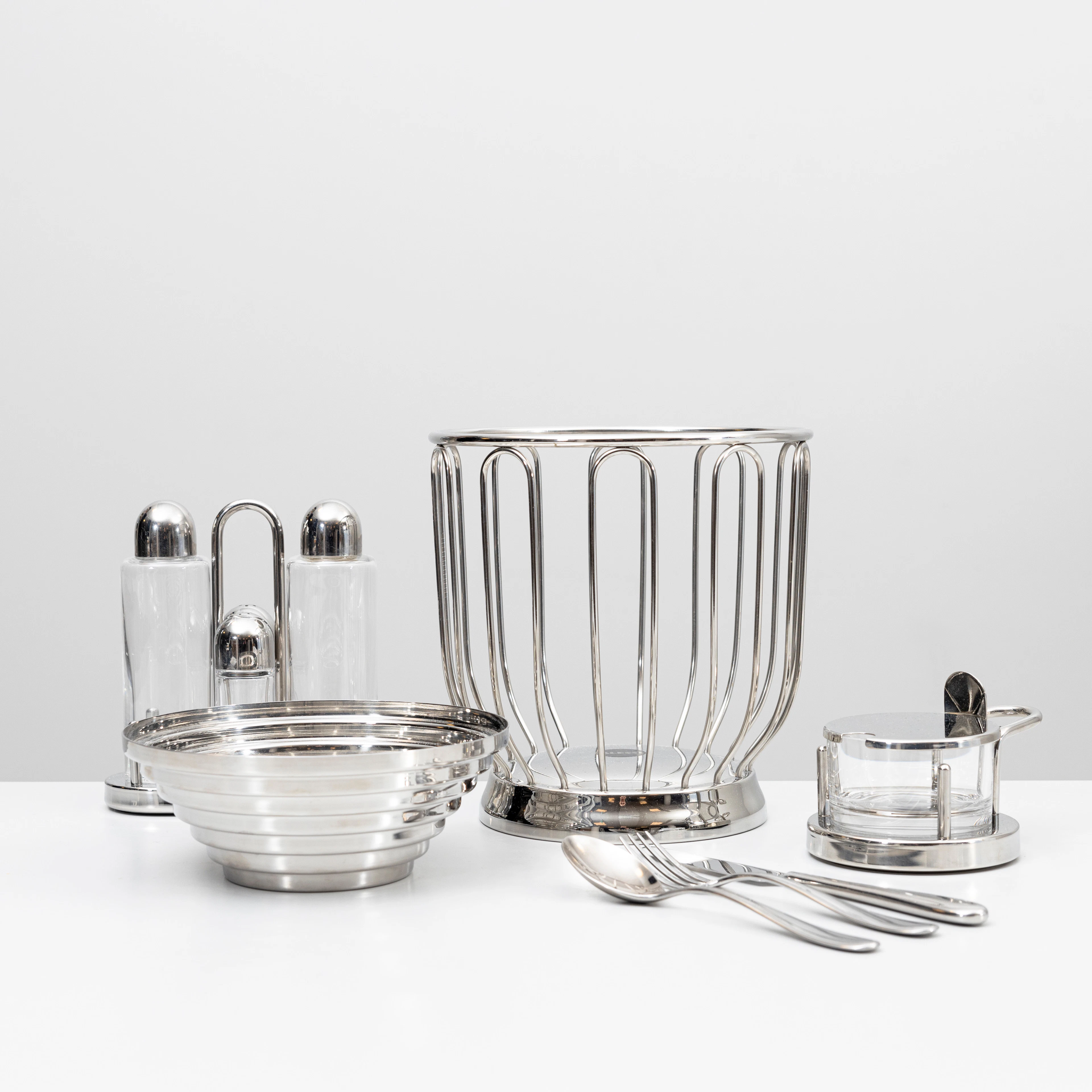 ALESSI, serveringsdelar, bland annat kryddset, korg och bestick, rostfritt