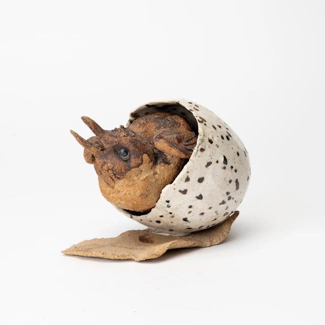 DAGNY ZACHRISSON. Skulptur, lergods, Fågelunge, signerad, Dagny.