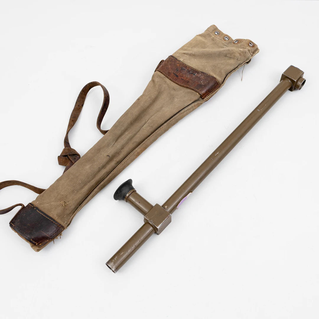 PERISKOP. i väska, märkt tre kronor,1900-talets mitt.