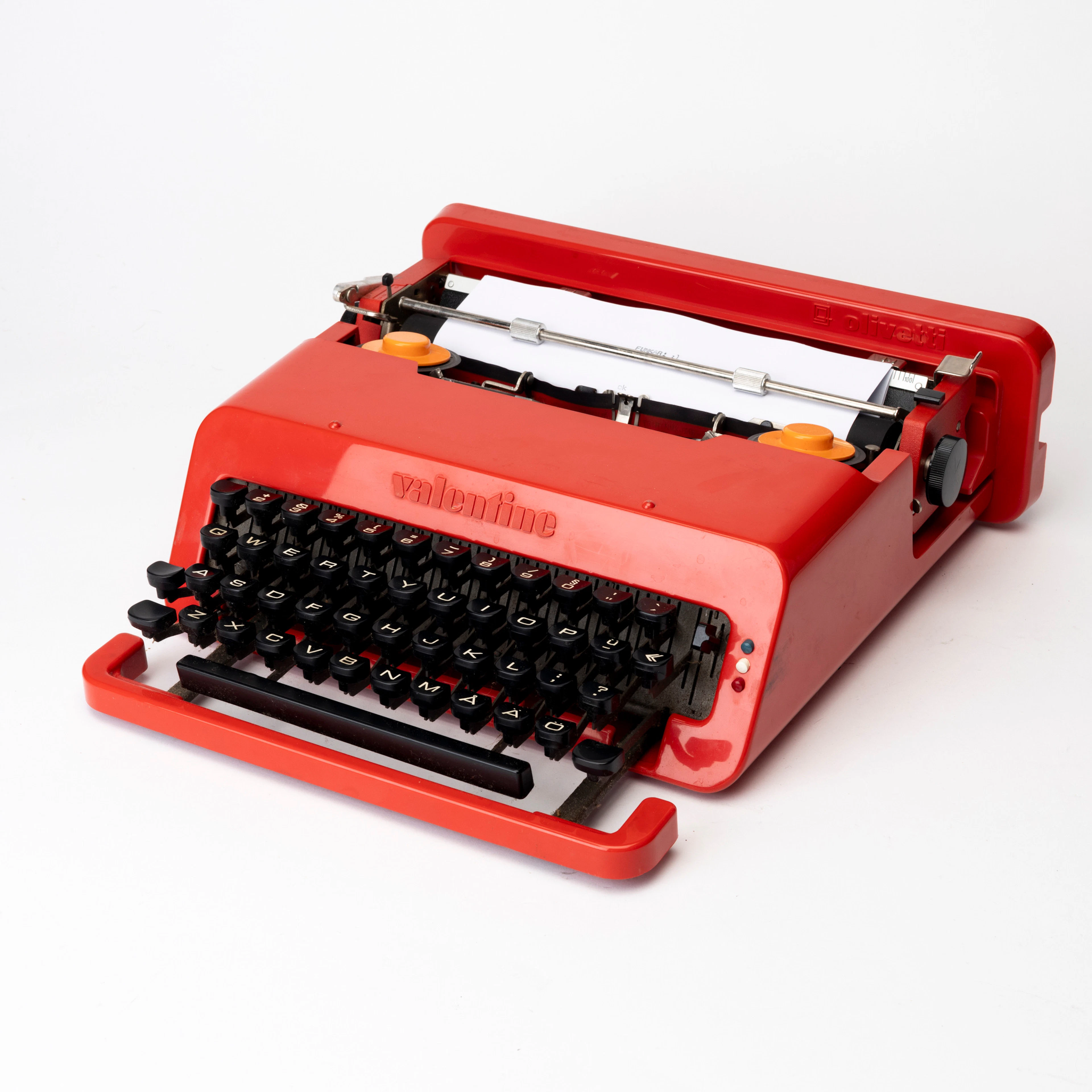 ETTORE SOTTSASS OCH PERRY A. KING. Reseskrivmaskin, "Valentine", Olivetti
