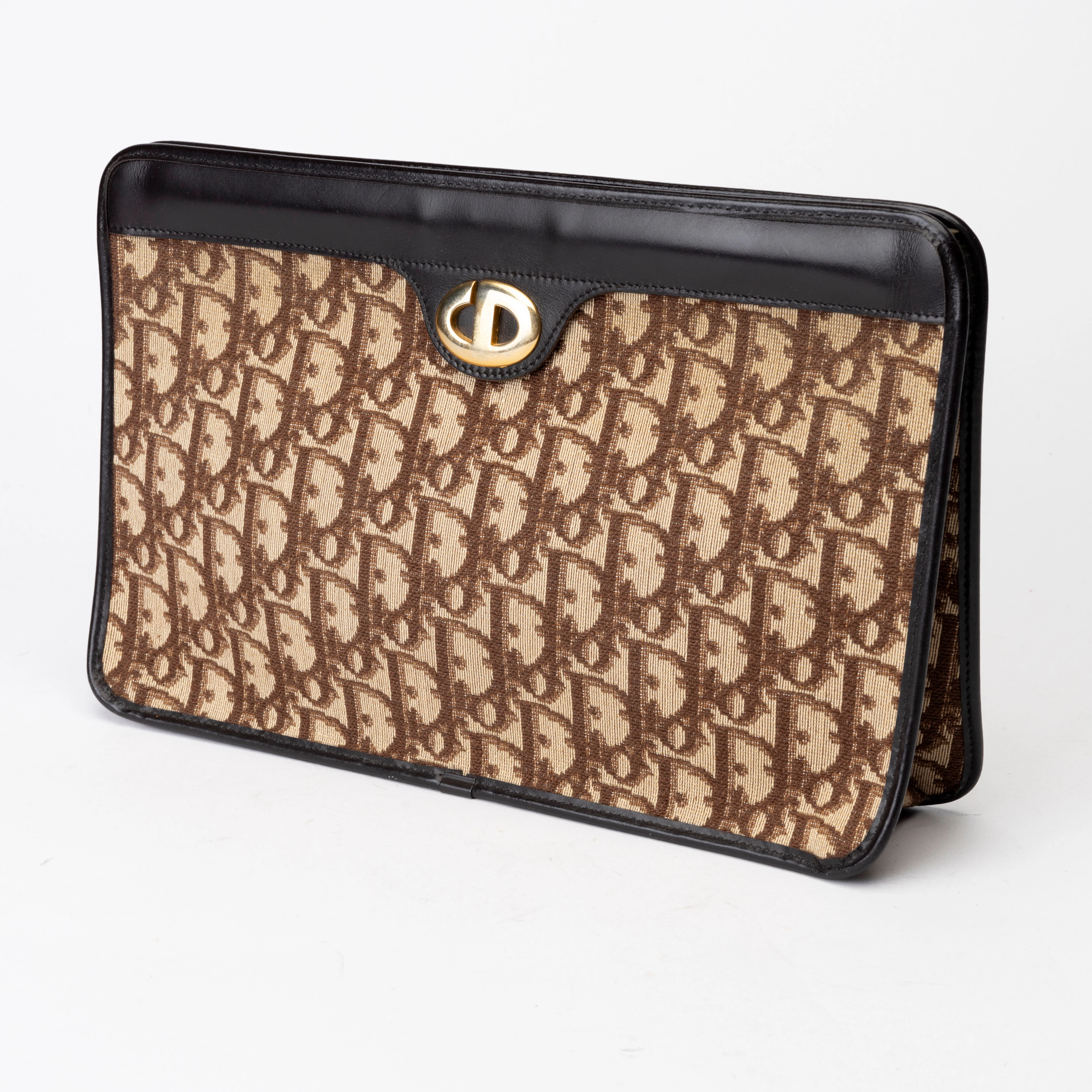 CHRISTIAN DIOR. Clutch, obliquecanvas i brunt, Paris, Frankrike.