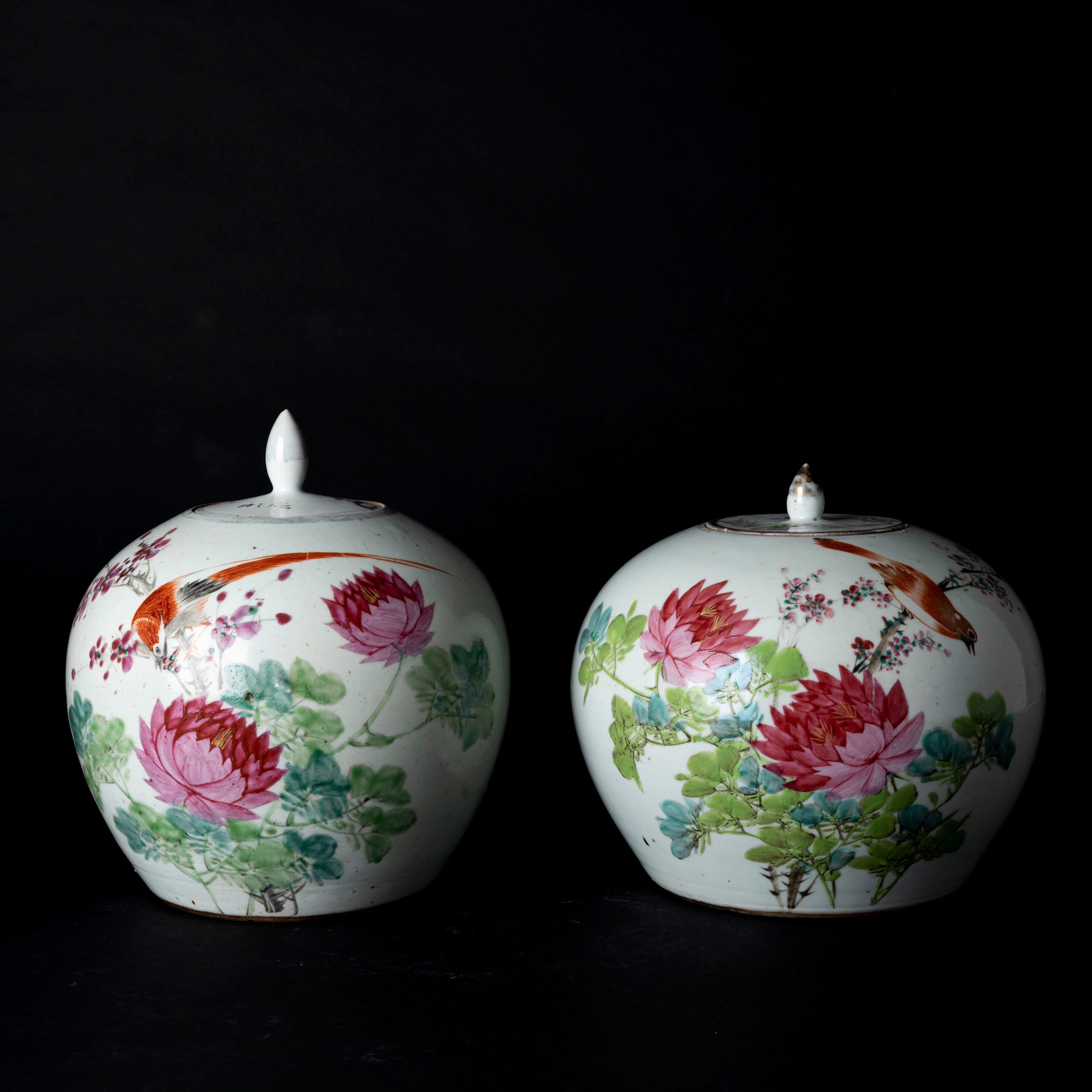 LOCKURNOR, 2 st, porslin, Kina, 1800/1900-tal.