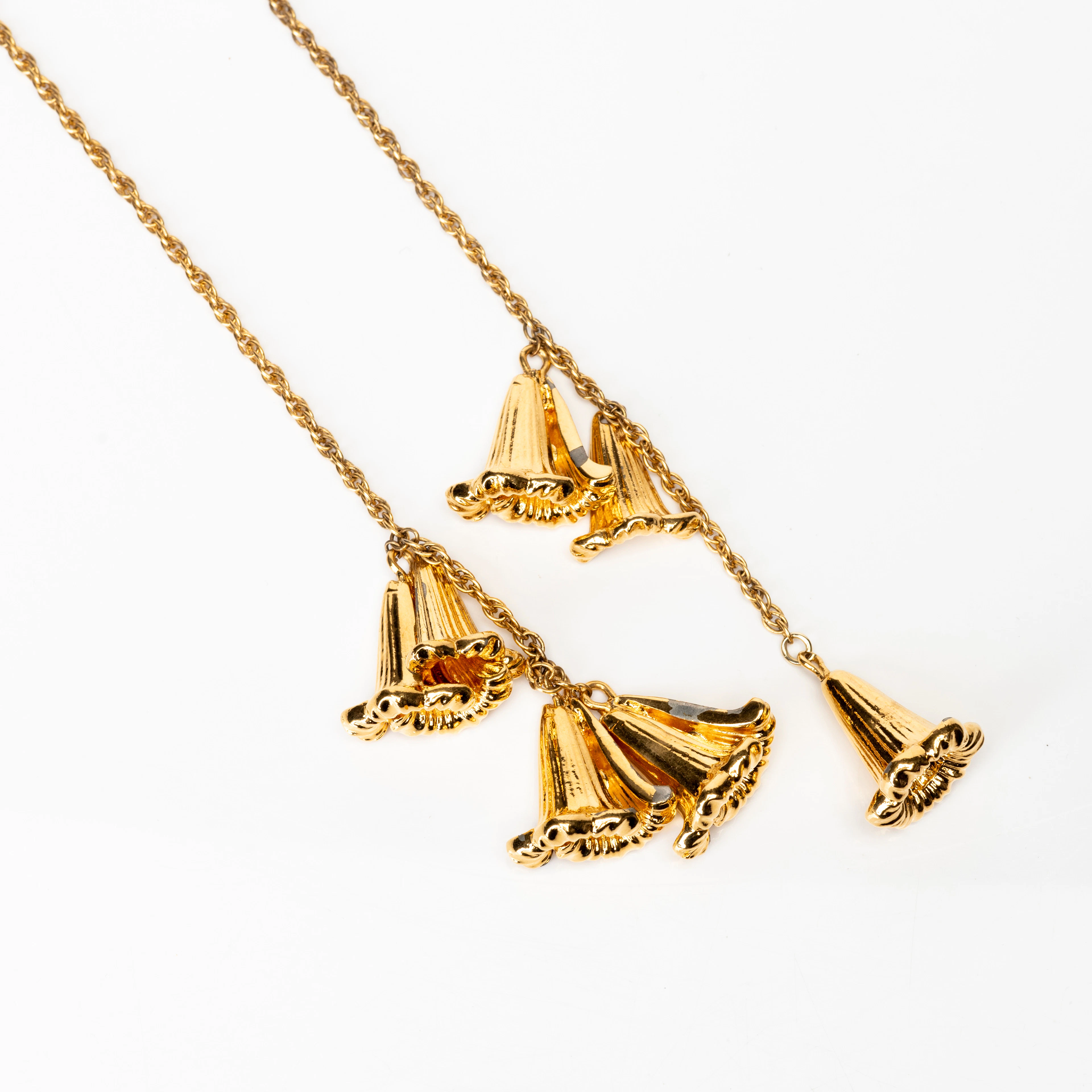 ESTRID ERICSON. TILLSKRIVEN. Collier, förgylld metall, troligen för