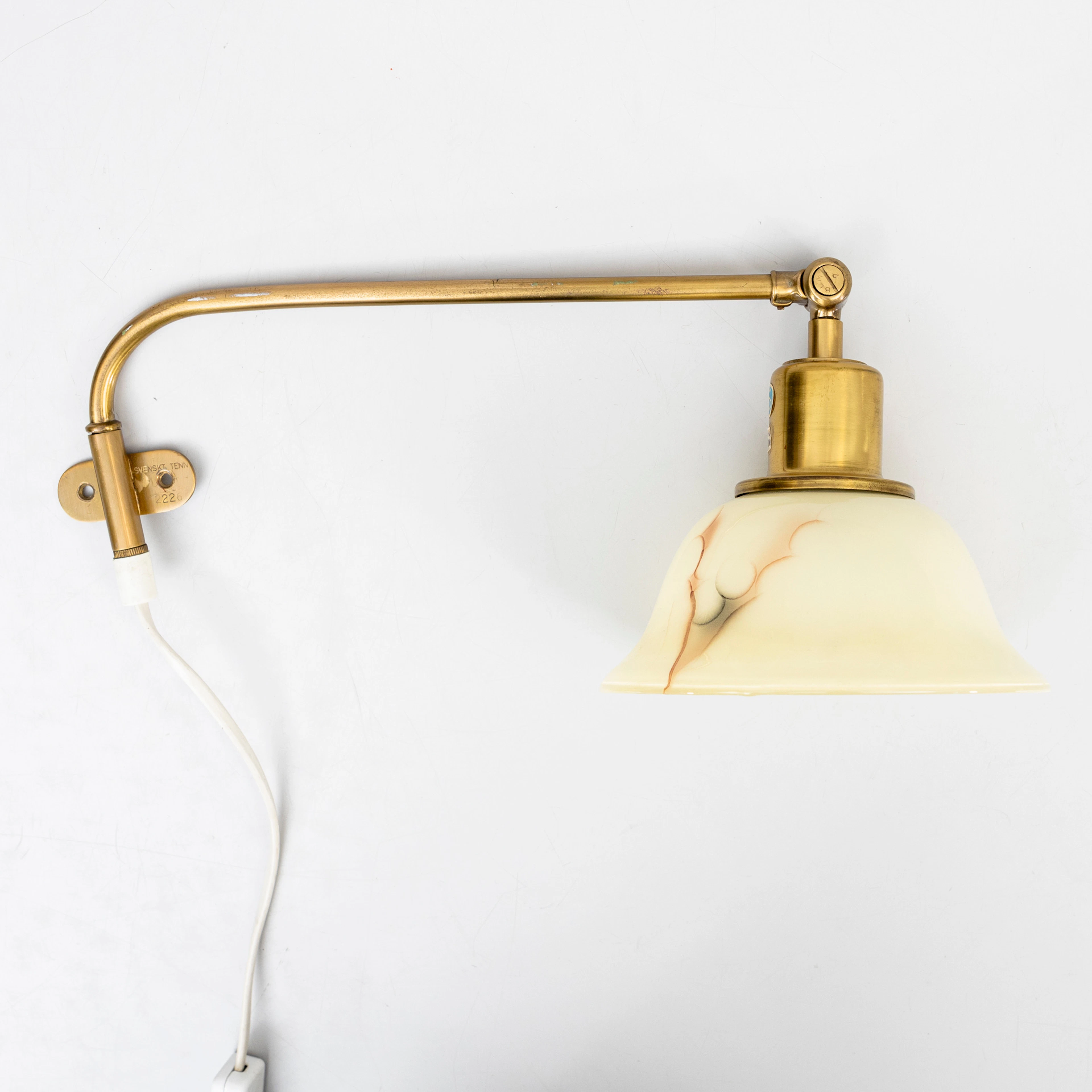 JOSEF FRANK. Vägglampa, modell 2226, mässing, för Firma Svenskt Tenn.