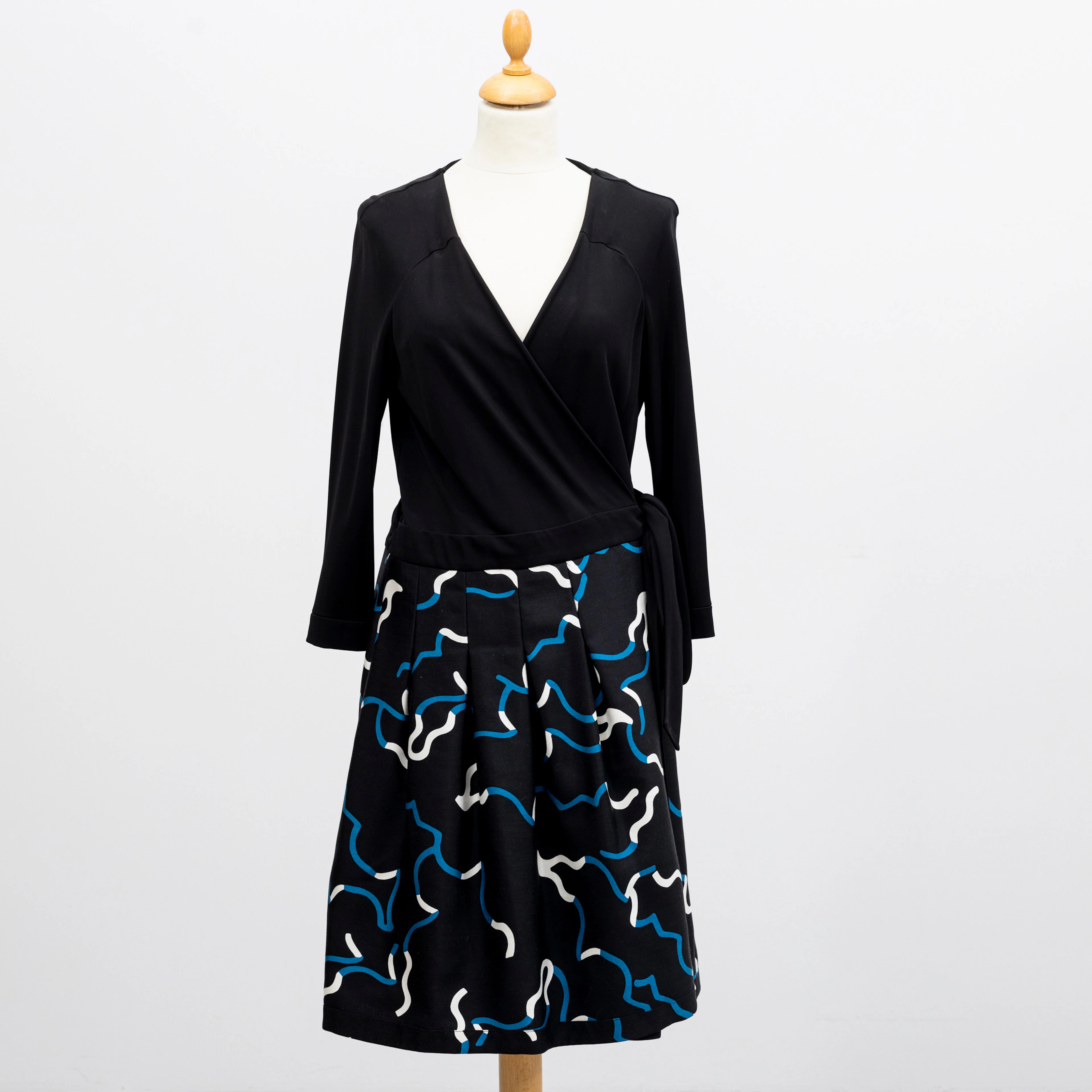 DIANE VON FÜRSTENBERG. Omlottklänning, amerikansk storlek 14, 2000-tal.