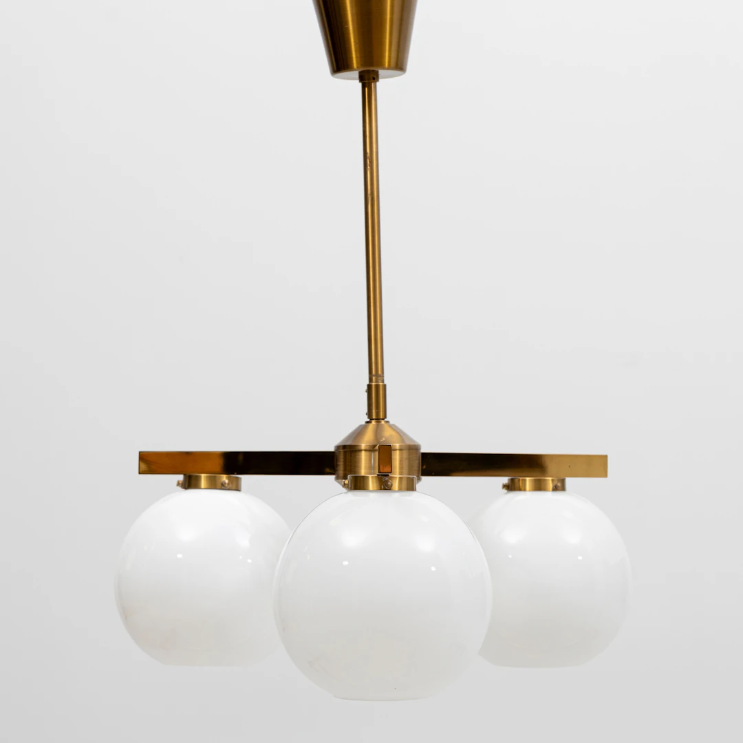 TAKLAMPA, metall, glaskupor, omärkt, 1900-talets andra hälft. Höjd ca 63 cm.