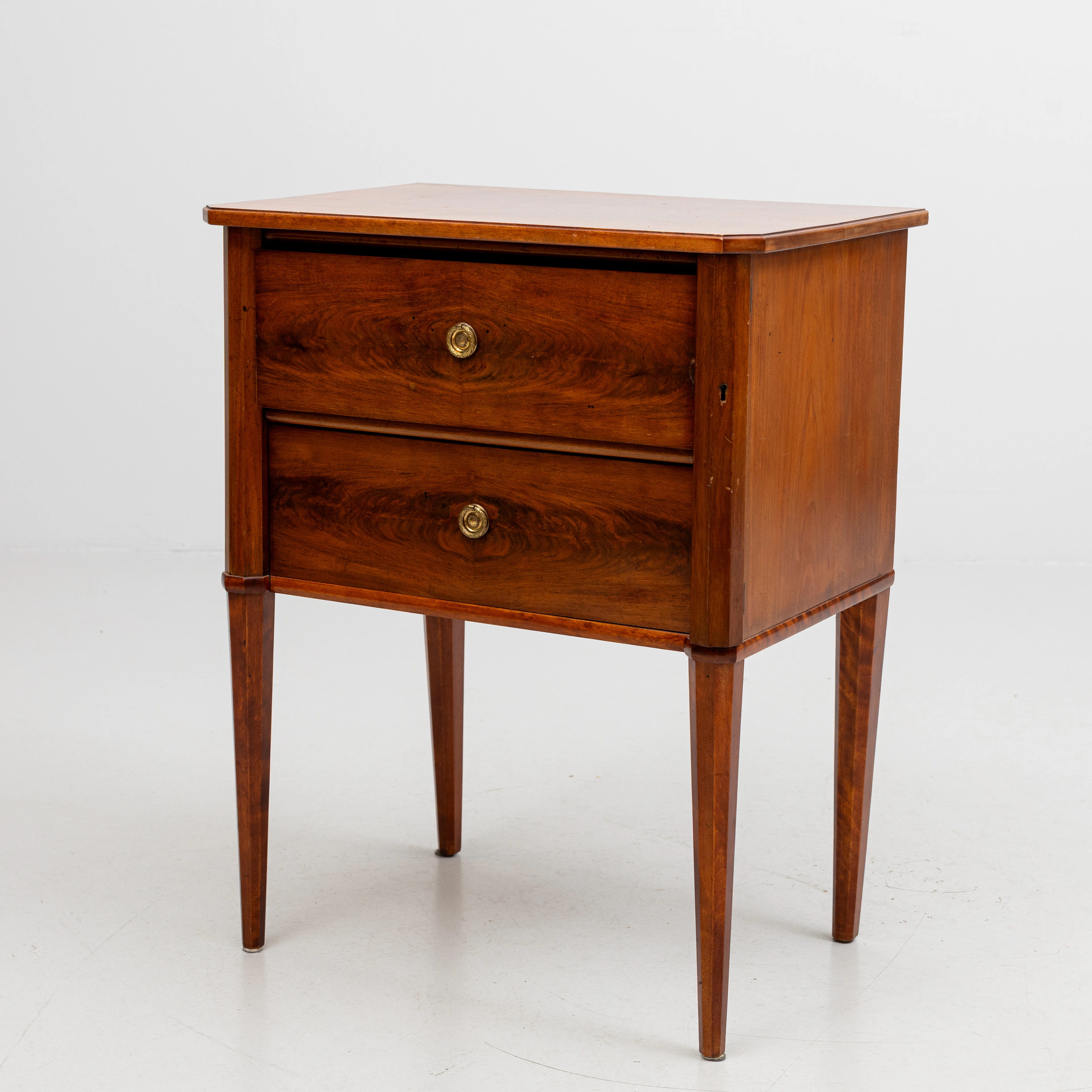 BYRÅ, mahogny, gustaviansk-stil, 1900-talets första hälft.