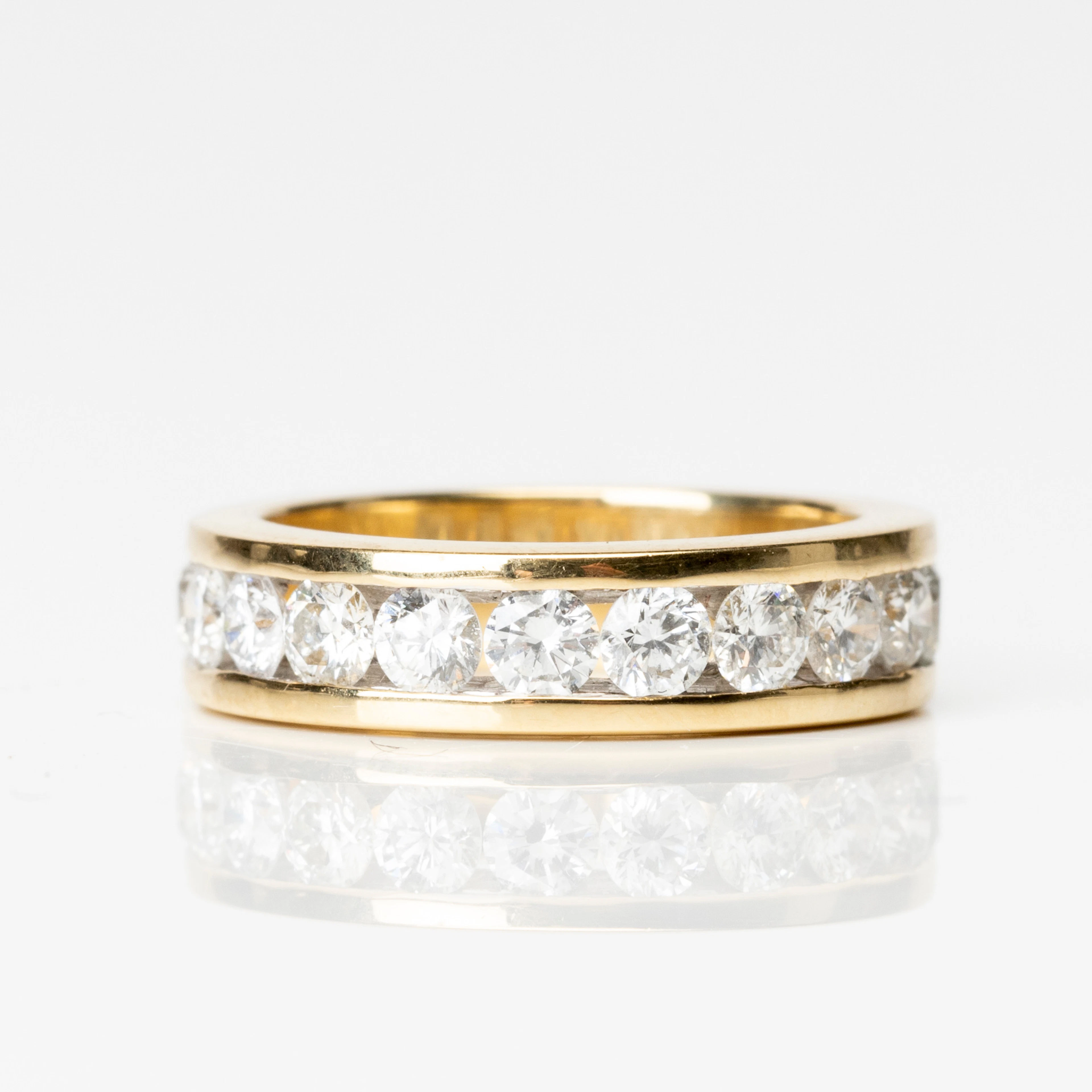 HALVALLIANSRING, guld, 18K samt diamanter tot ca 1,1 ct, W/VS otydliga