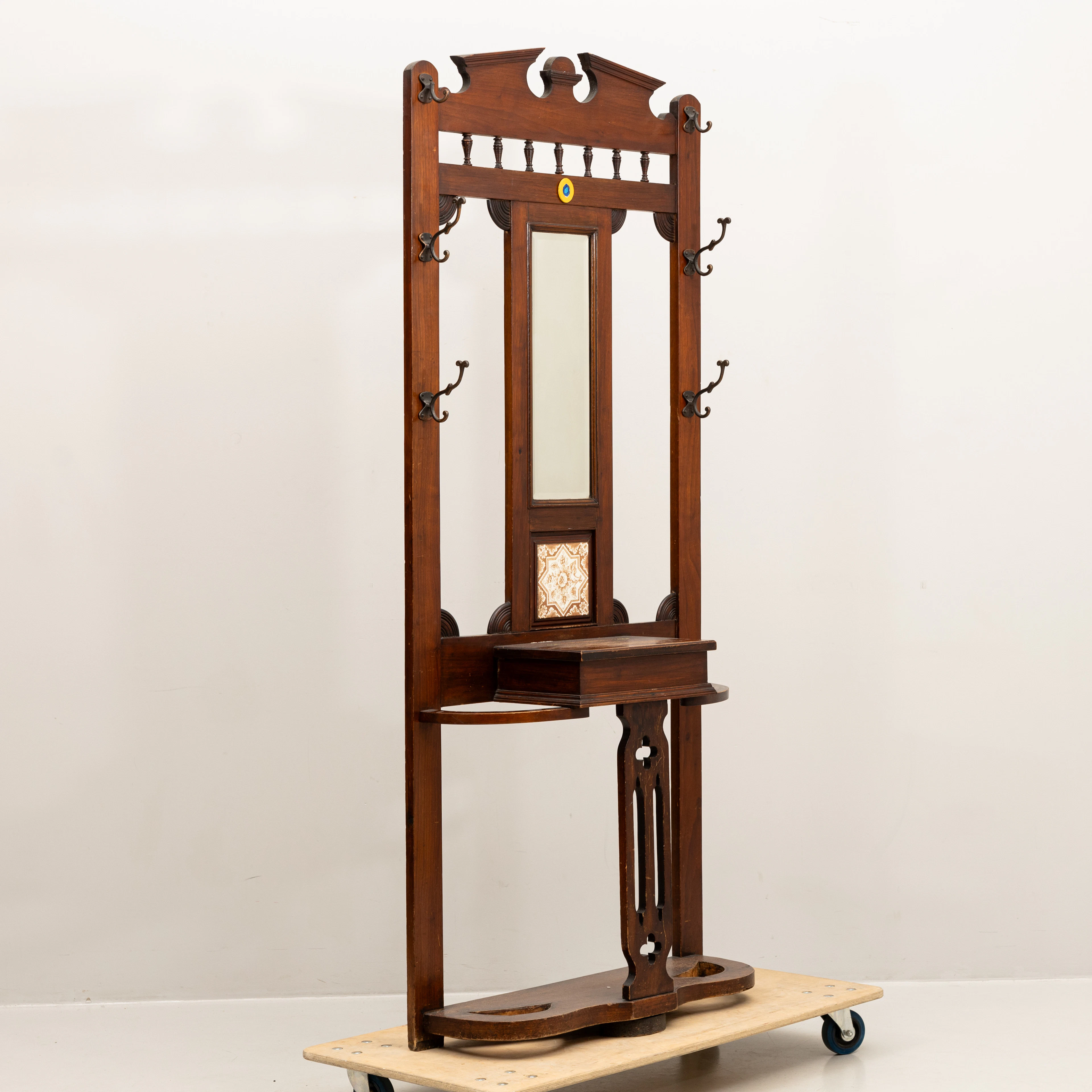 HALLMÖBEL med SPEGEL, mahogny, 1900-talets första hälft.