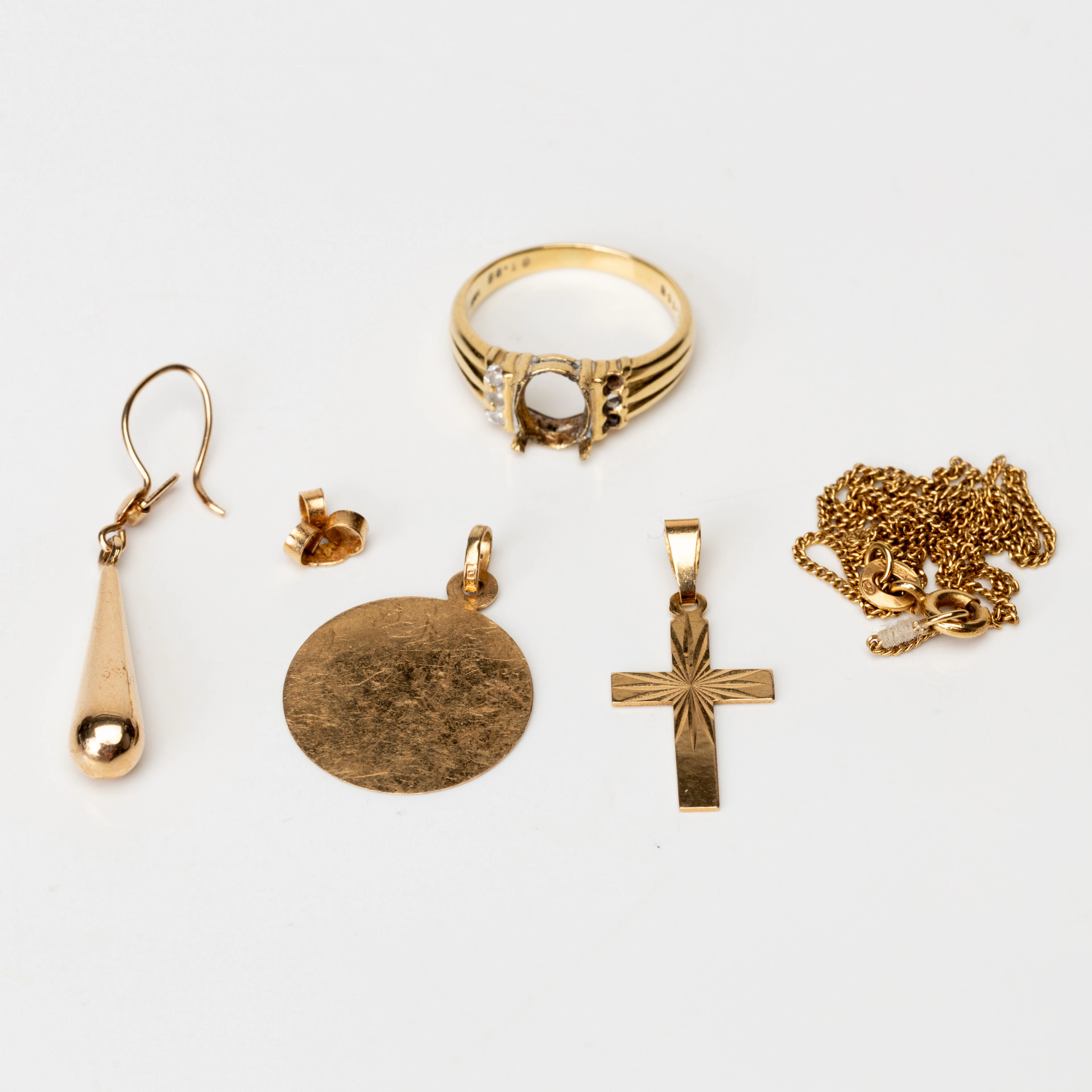 SMYCKESDELAR samt HÄNGEN, 2st, RING och ÖRHÄNGE, guld, f4 och 18K