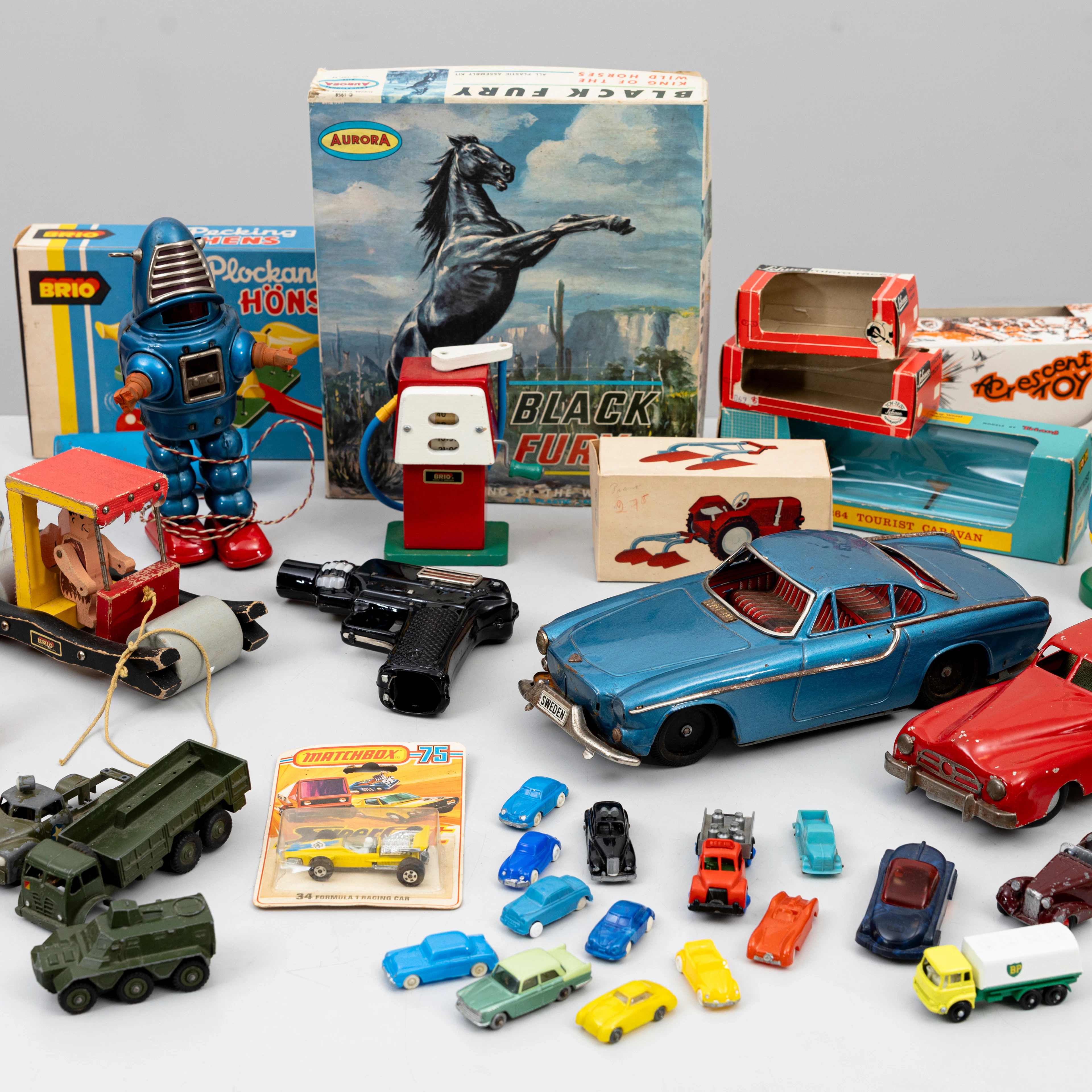 PARTI LEKSAKER, bl.a Robot Japan, Volvo P1800, byggsatser, Brio m.m.