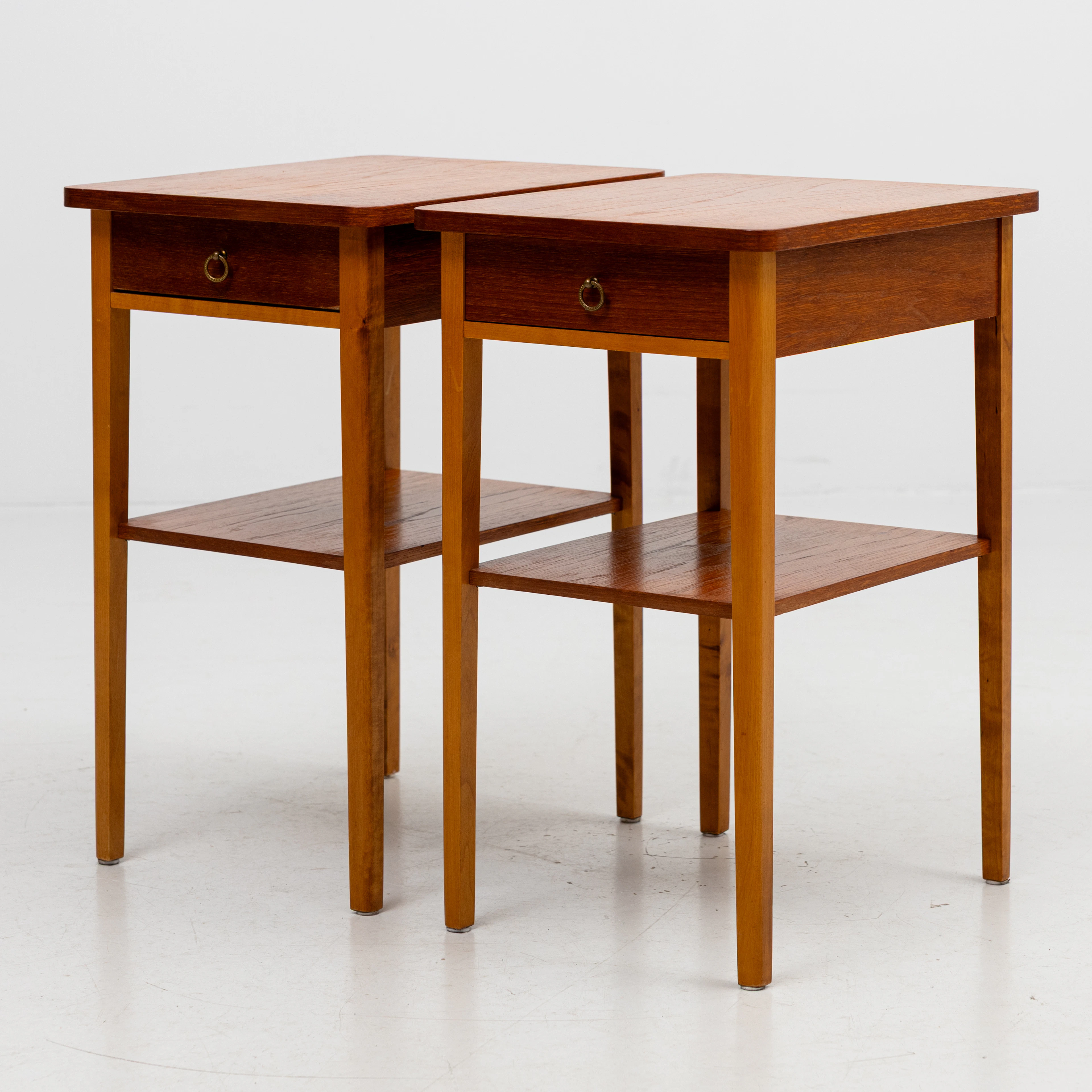 SÄNGBORD, ett par, teak/bok, 1960-/70-tal.