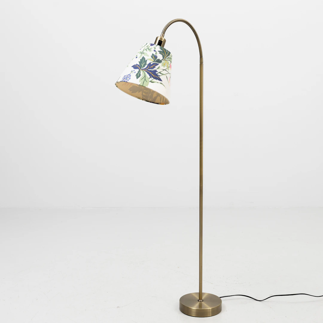 GOLVLAMPA, gulmetall, modell nr 19324, Aneta, Växjö.