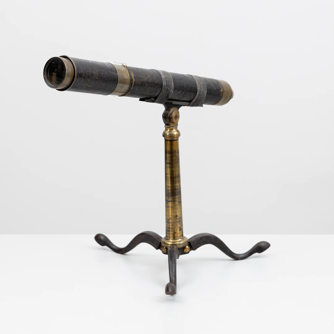 BORDSTELESKOP, mässing och gjutjärn, 1800-talets första hälft.