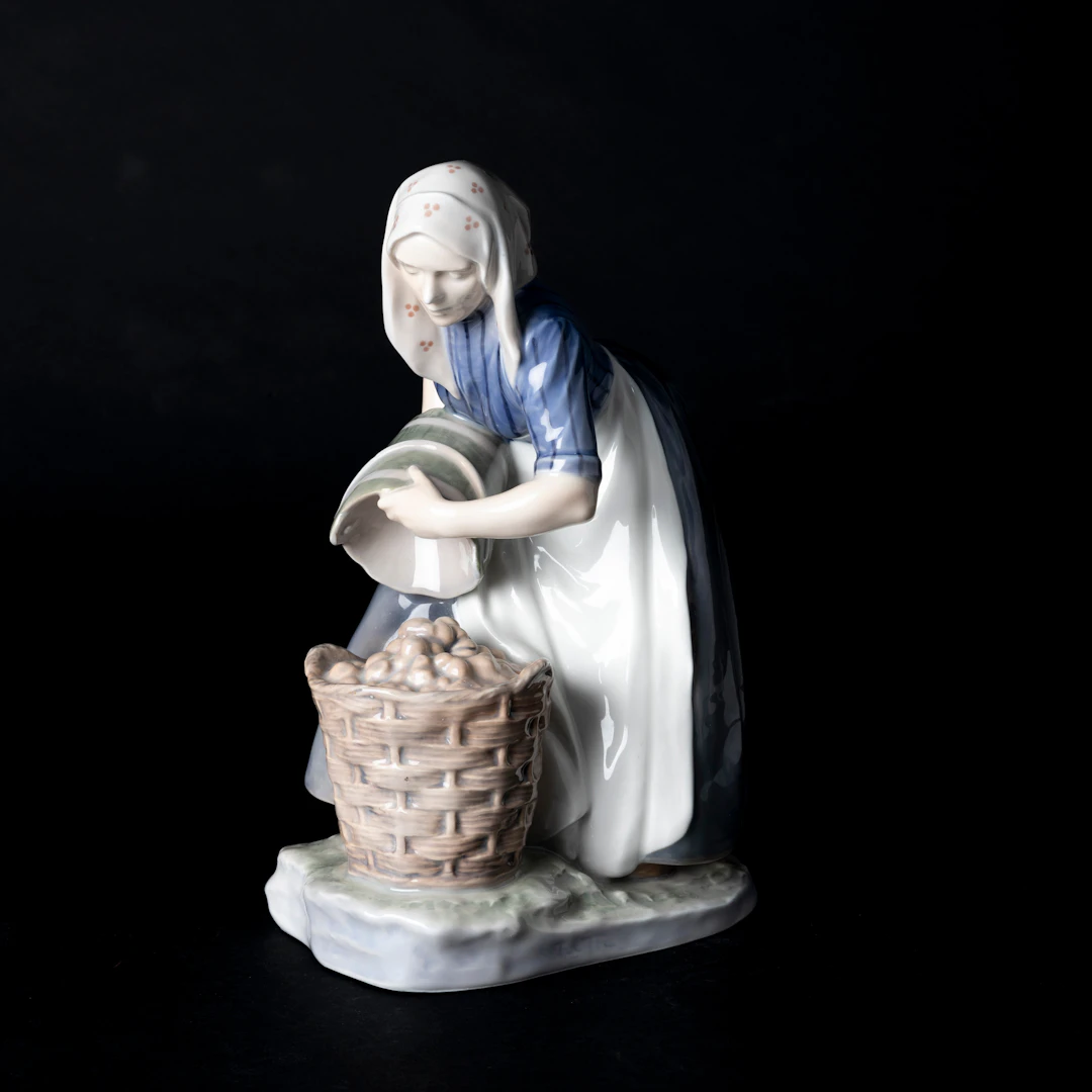FIGURIN, porslin, 1549, Royal Copenhagen, Danmark, 1900-talets mitt.