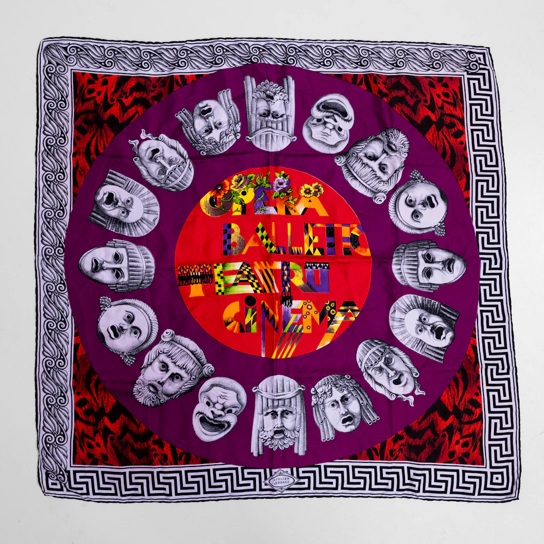 GIANNI VERSACE. Sjal, siden, "Opera Balletto Teatro Cinema", The way